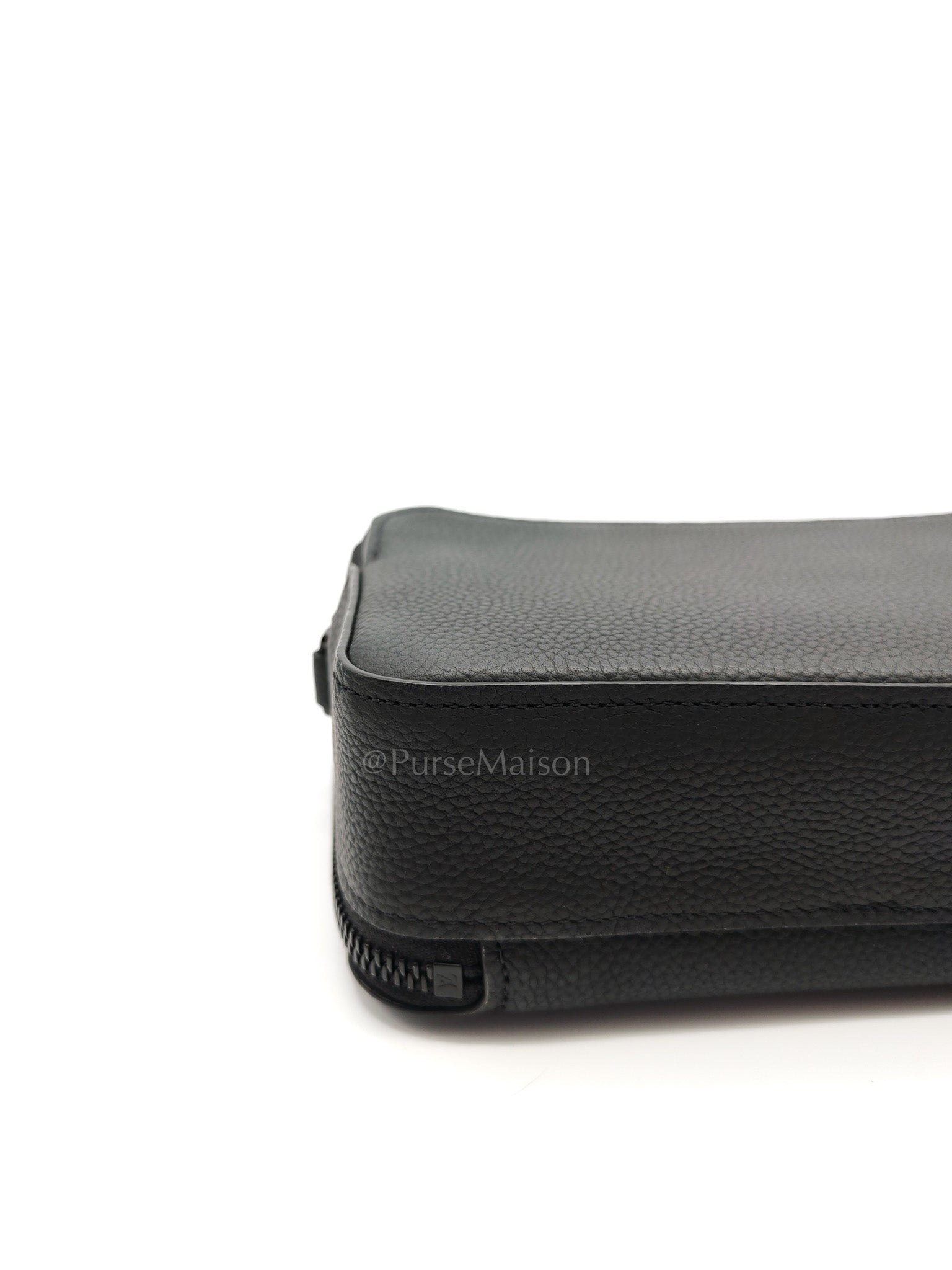 Alpha Wearable Wallet Aerogram in Black Grained Calfskin Leather Crossbody Bag (Microchip)