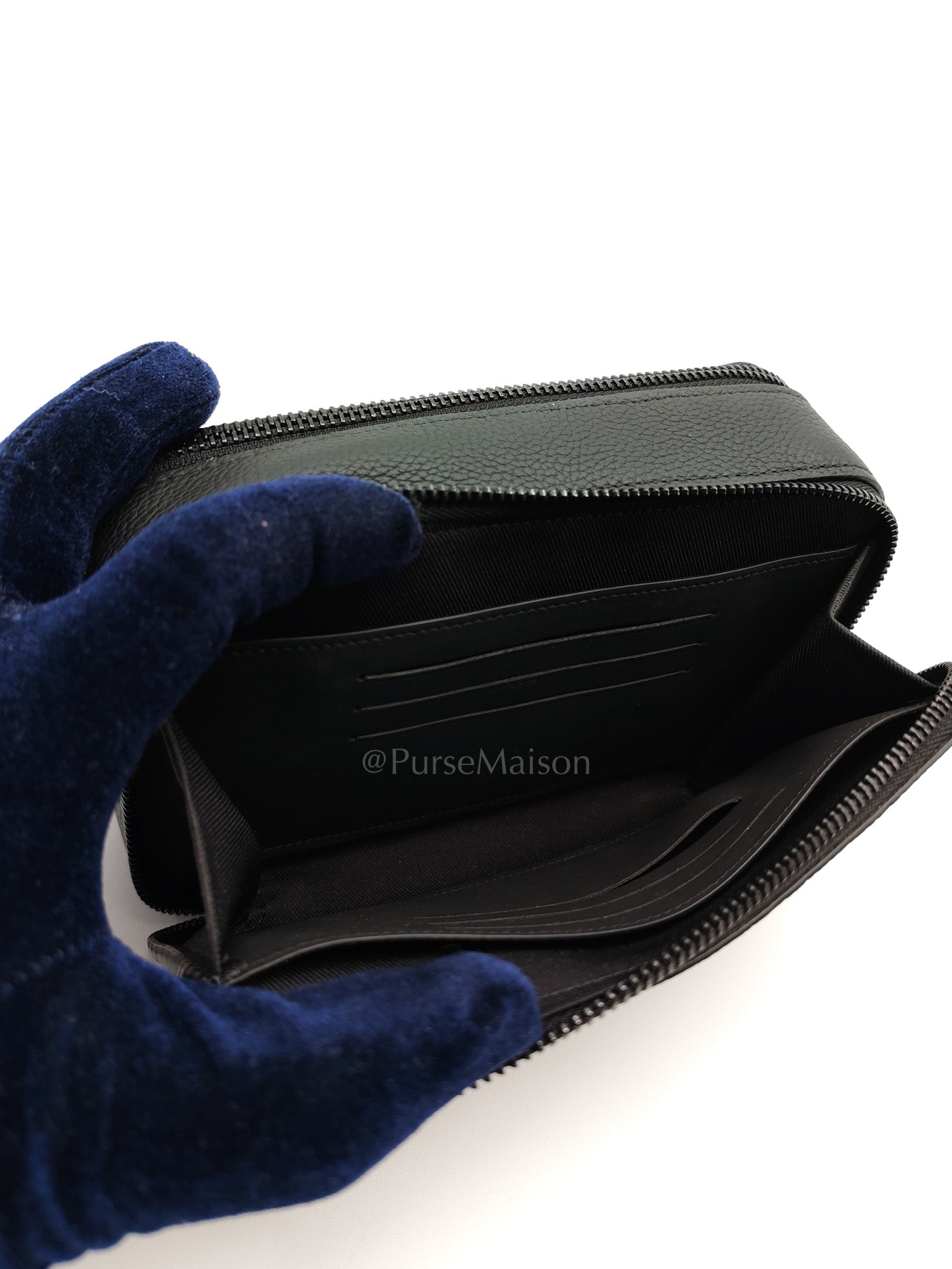 Alpha Wearable Wallet Aerogram in Black Grained Calfskin Leather Crossbody Bag (Microchip)