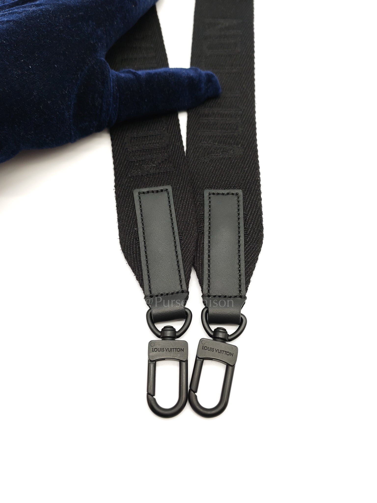 Alpha Wearable Wallet Aerogram in Black Grained Calfskin Leather Crossbody Bag (Microchip)