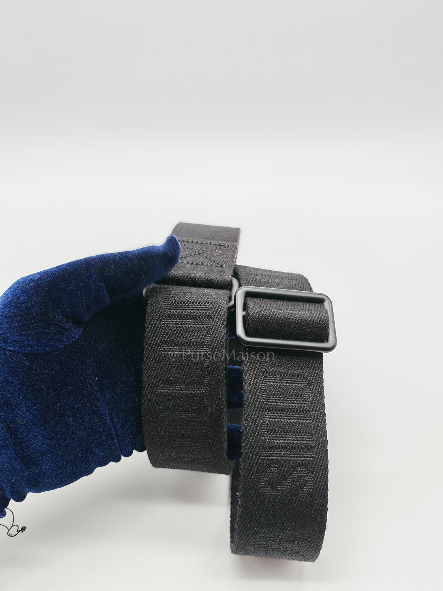 Alpha Wearable Wallet Aerogram in Black Grained Calfskin Leather Crossbody Bag (Microchip)