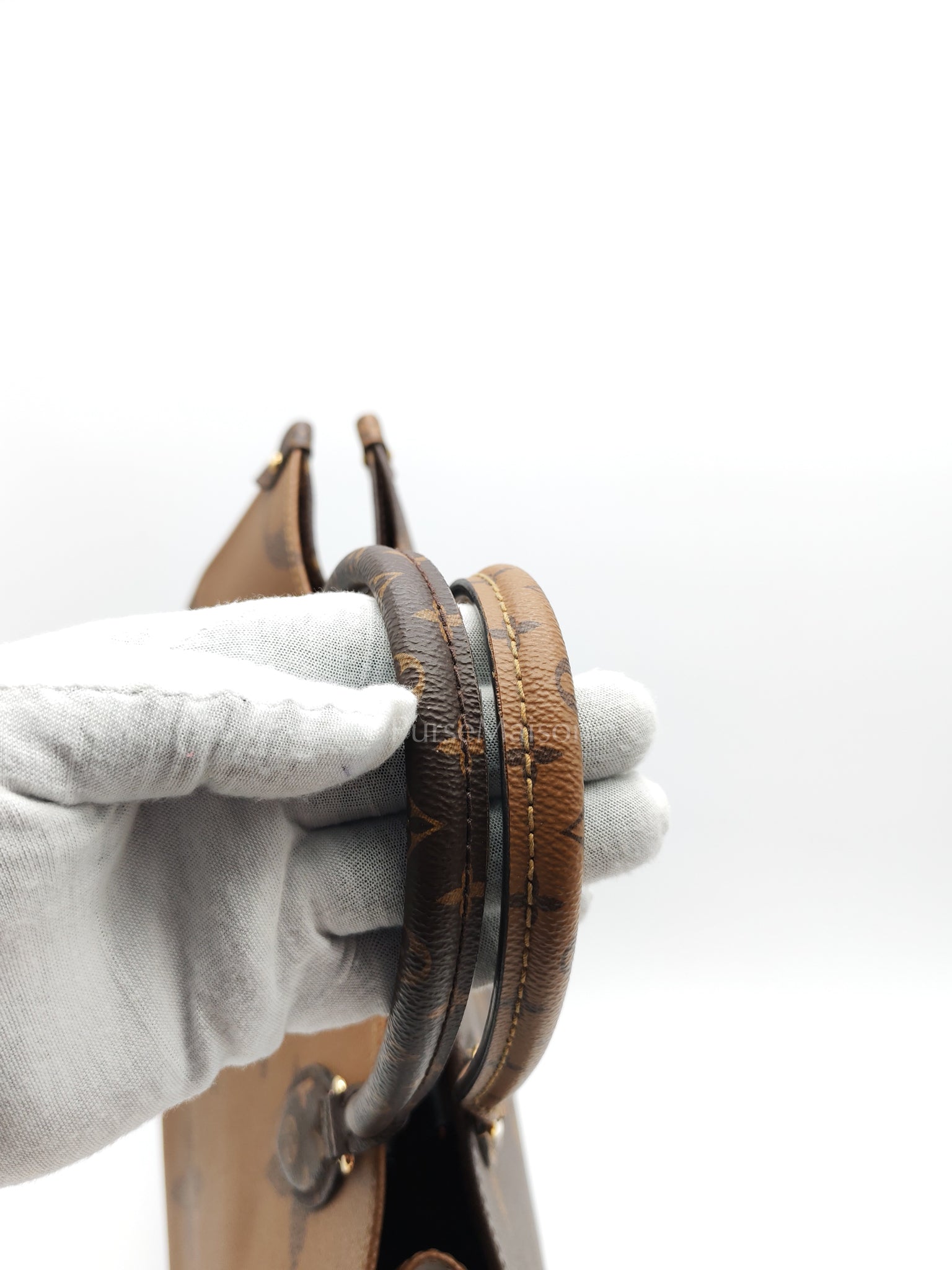 OnTheGo MM in Monogram Canvas (Microchip) | Purse Maison Luxury Bags Shop