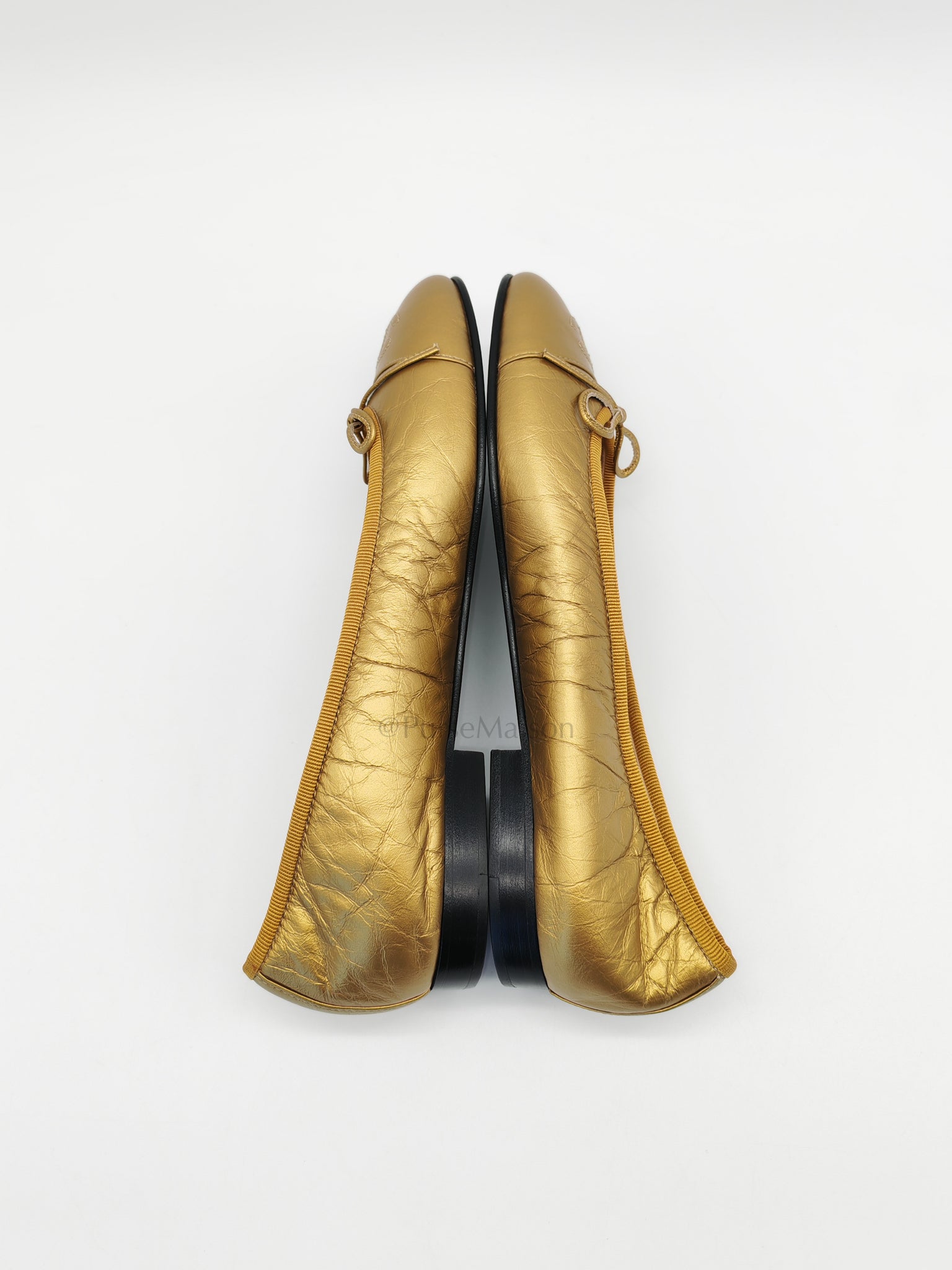 Cap Toe Ballerina Flats in Metallic Gold in Distressed Leather Size 38EU (24cm)