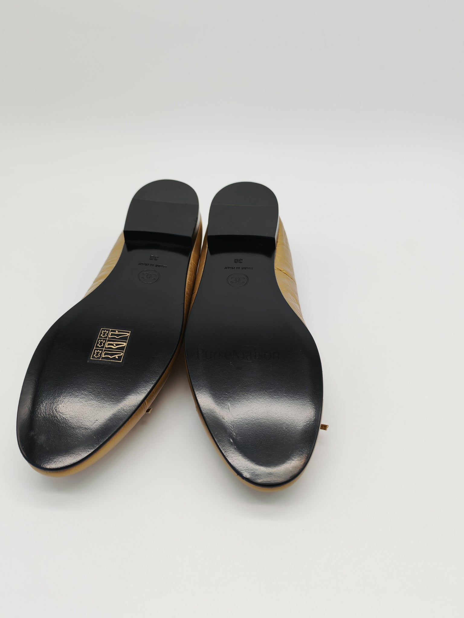 Cap Toe Ballerina Flats in Metallic Gold in Distressed Leather Size 38EU (24cm)