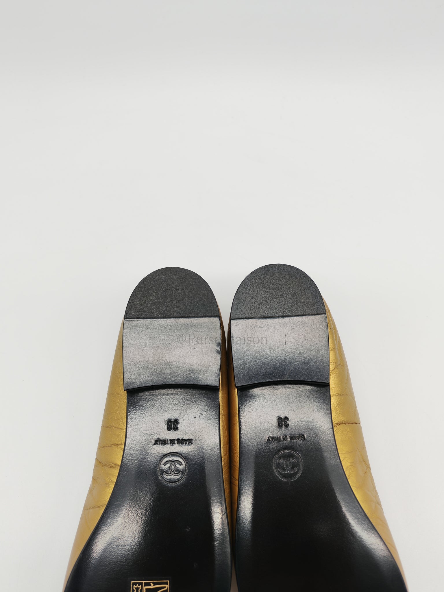 Cap Toe Ballerina Flats in Metallic Gold in Distressed Leather Size 38EU (24cm)