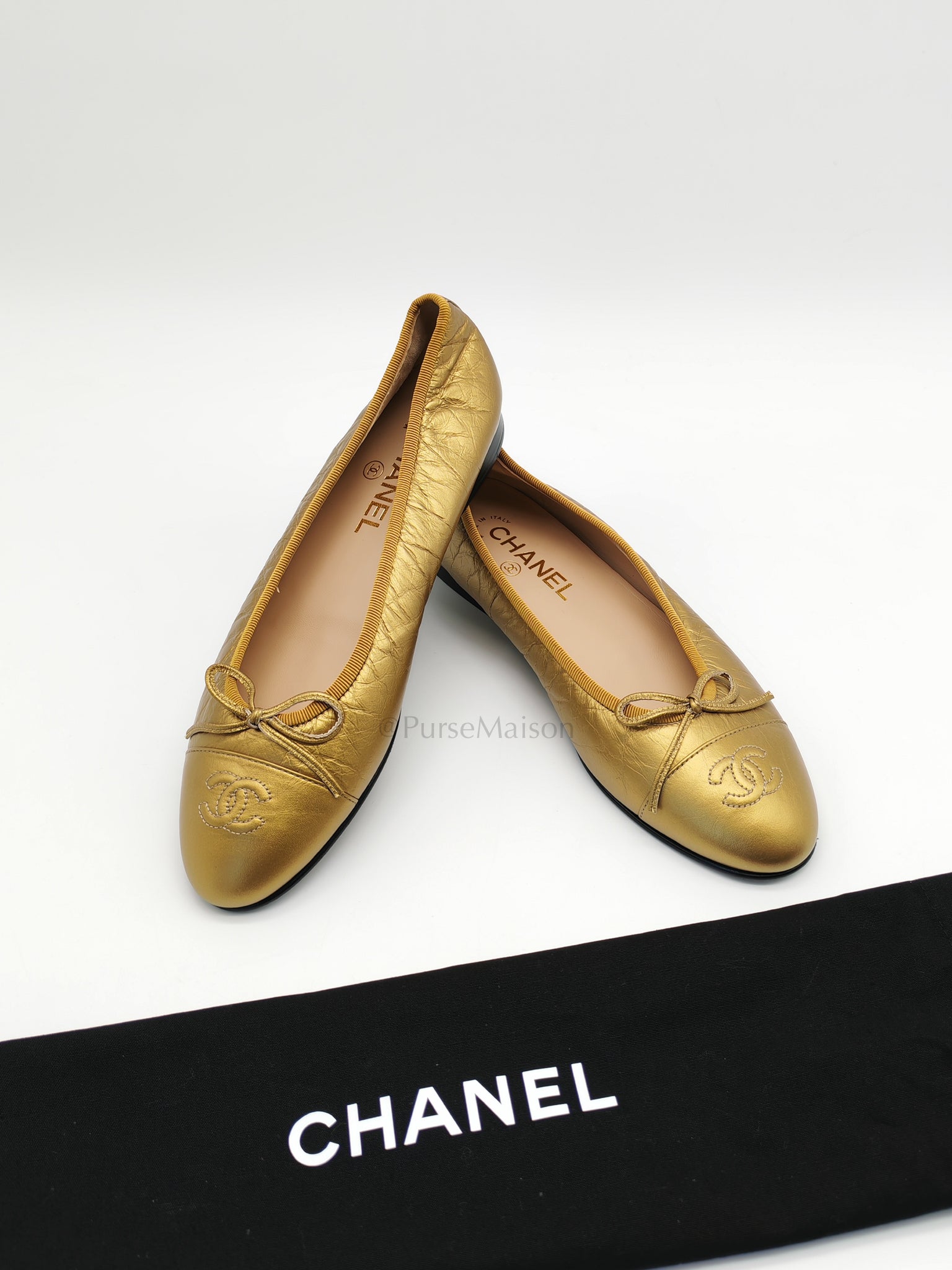 Cap Toe Ballerina Flats in Metallic Gold in Distressed Leather Size 38EU (24cm)