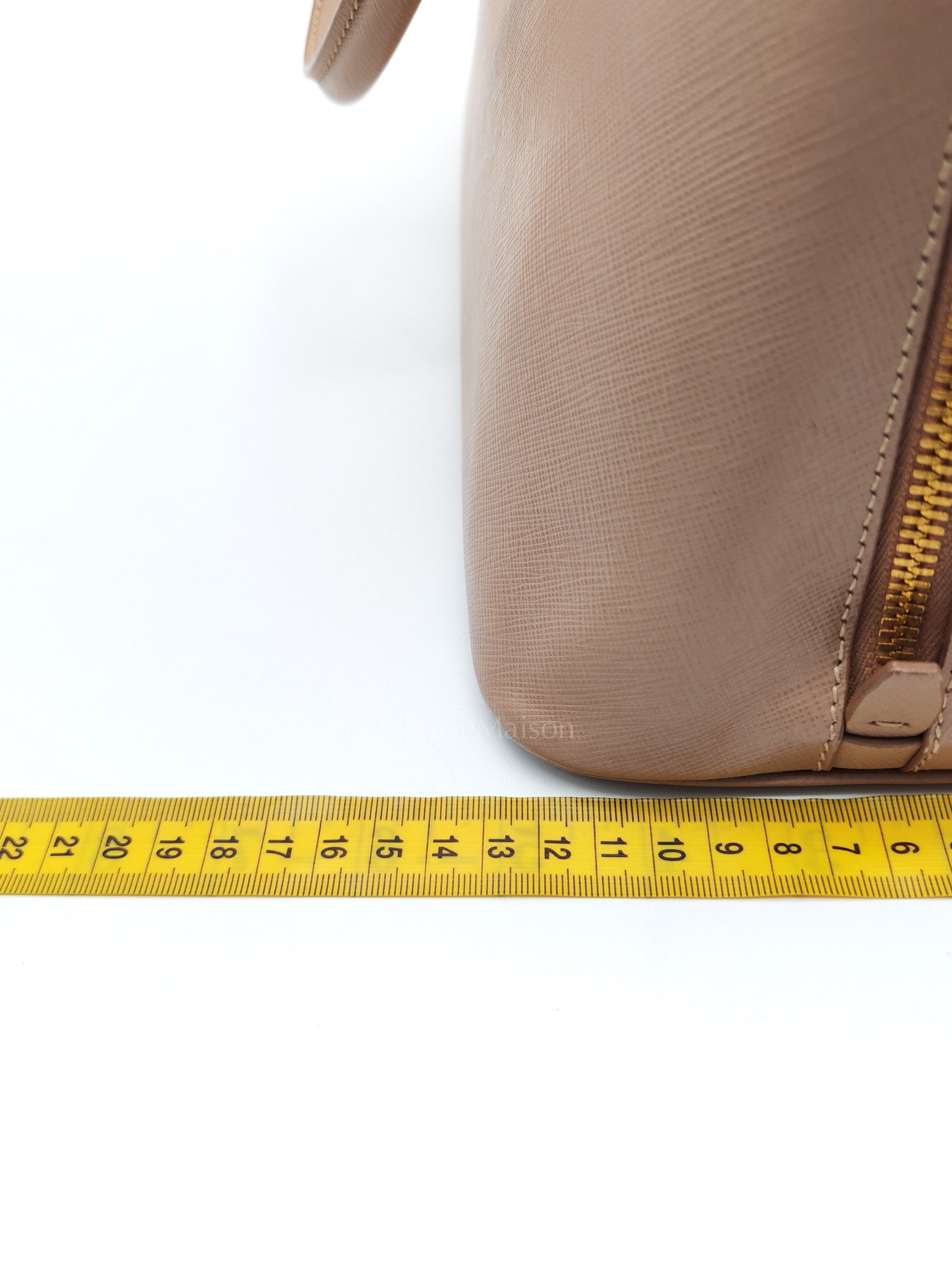 Promenade Bag Medium in Beige Saffiano Lux Leather
