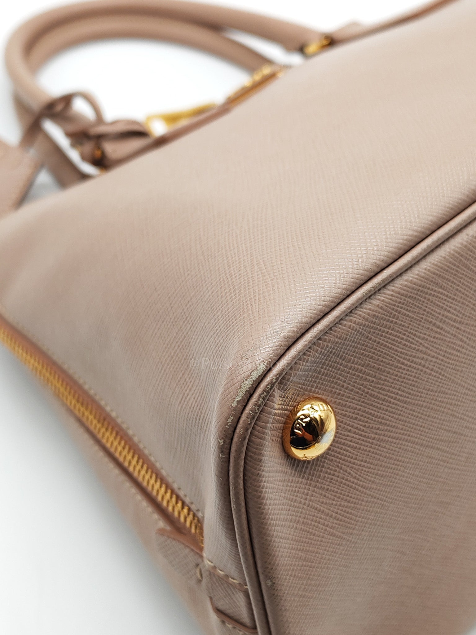 Promenade Bag Medium in Beige Saffiano Lux Leather