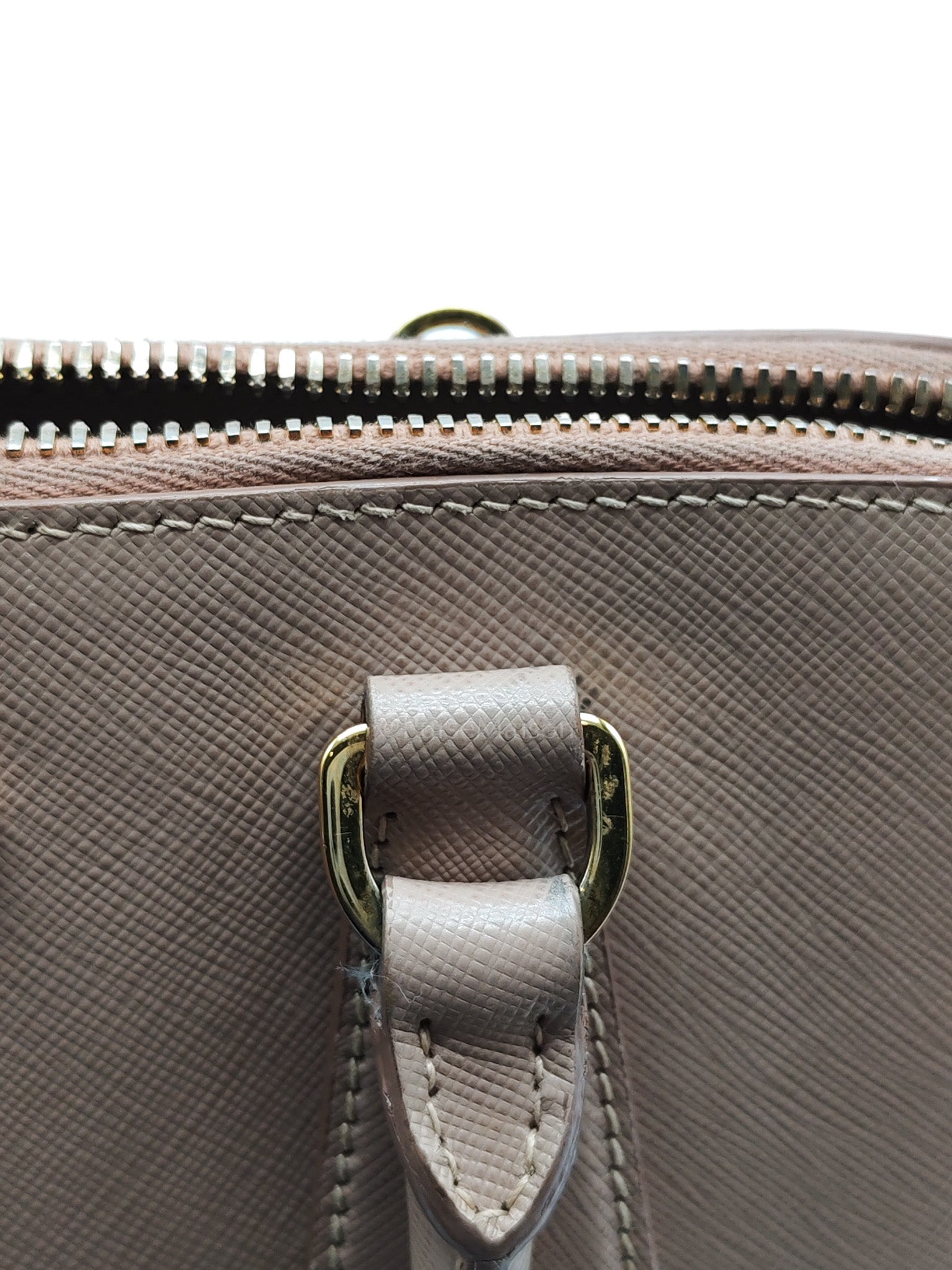 Promenade Bag Medium in Beige Saffiano Lux Leather