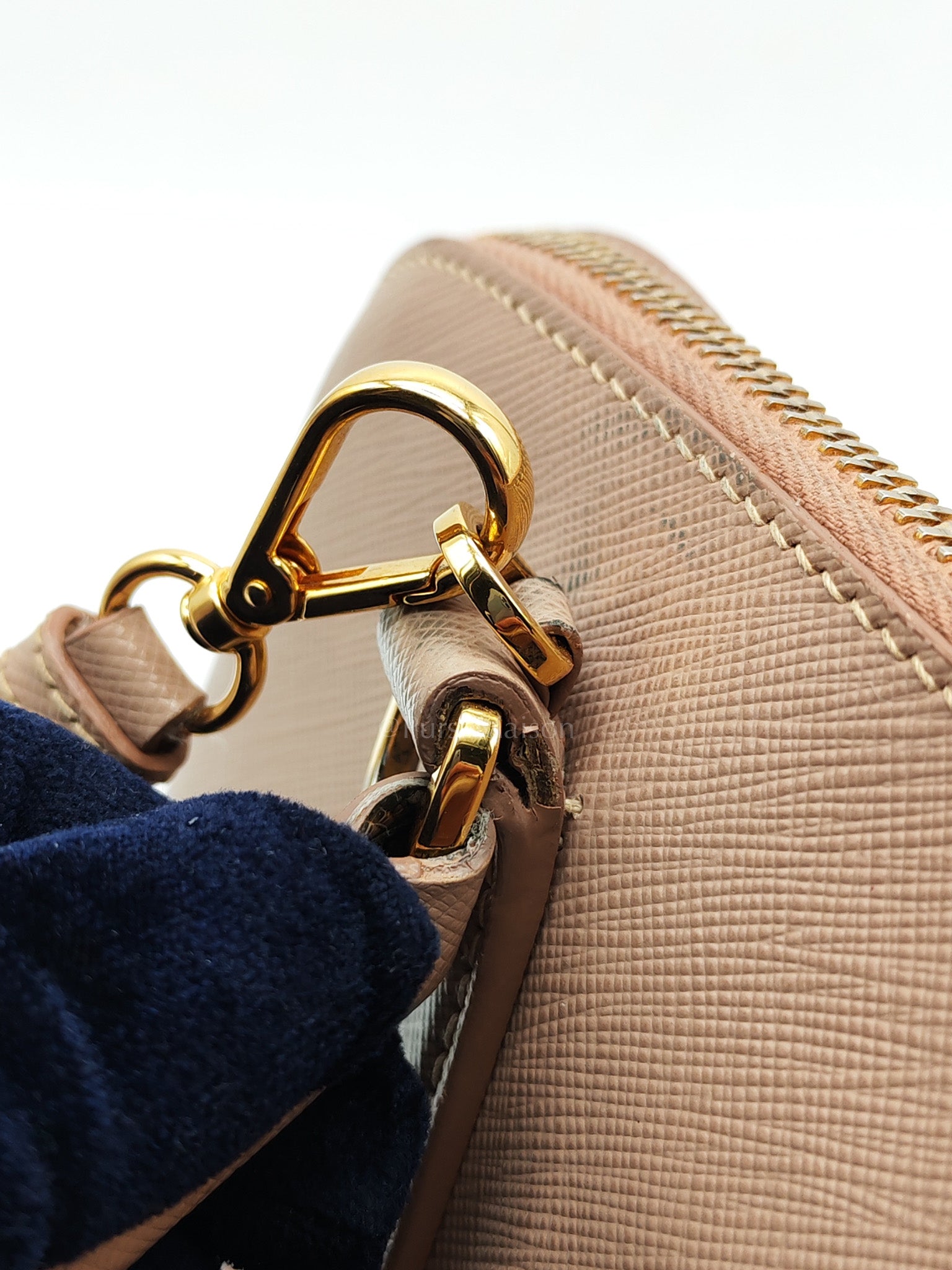 Promenade Bag Medium in Beige Saffiano Lux Leather