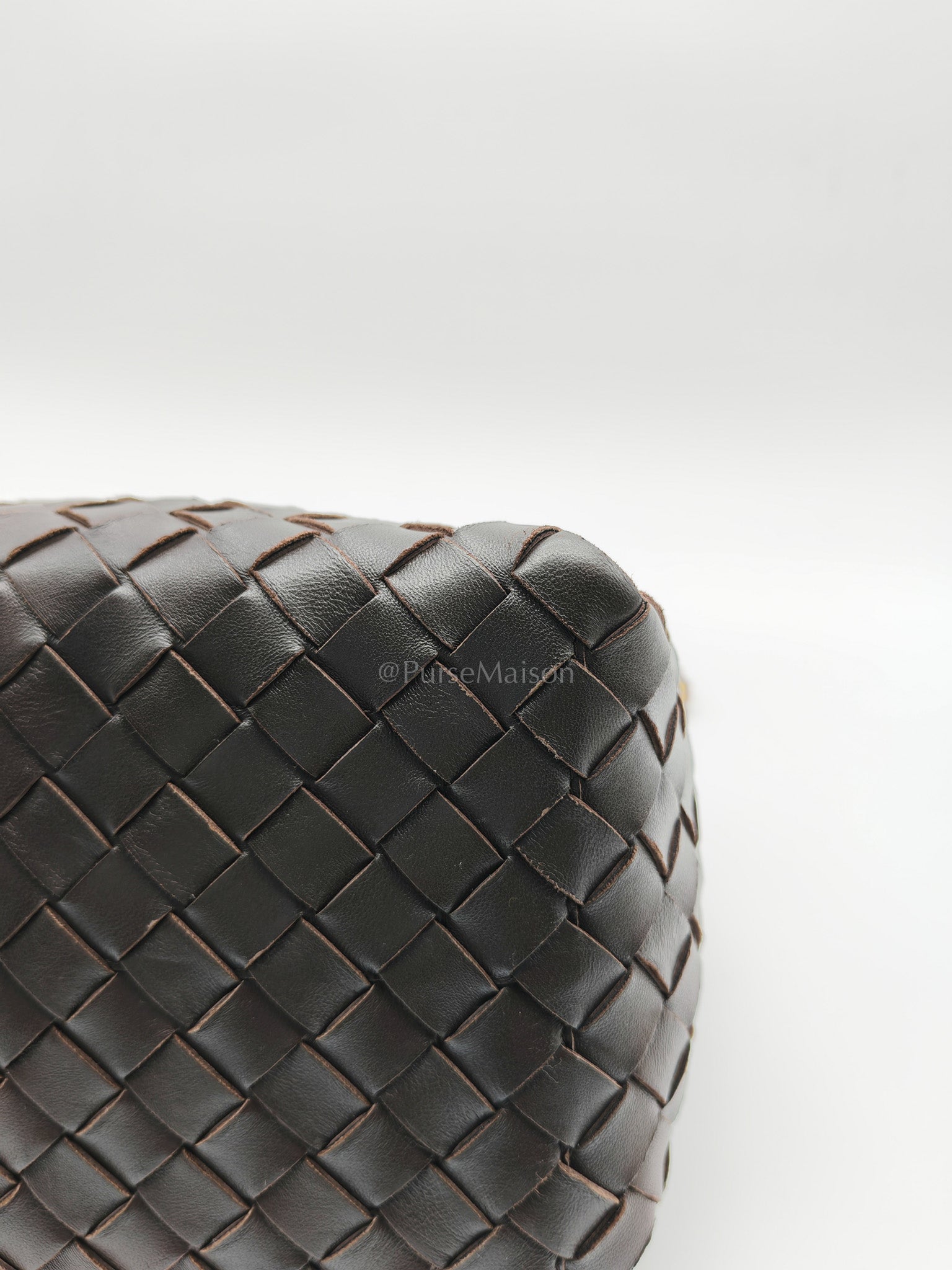 Parachute Small in Fondant Intrecciato Leather Chain Bag