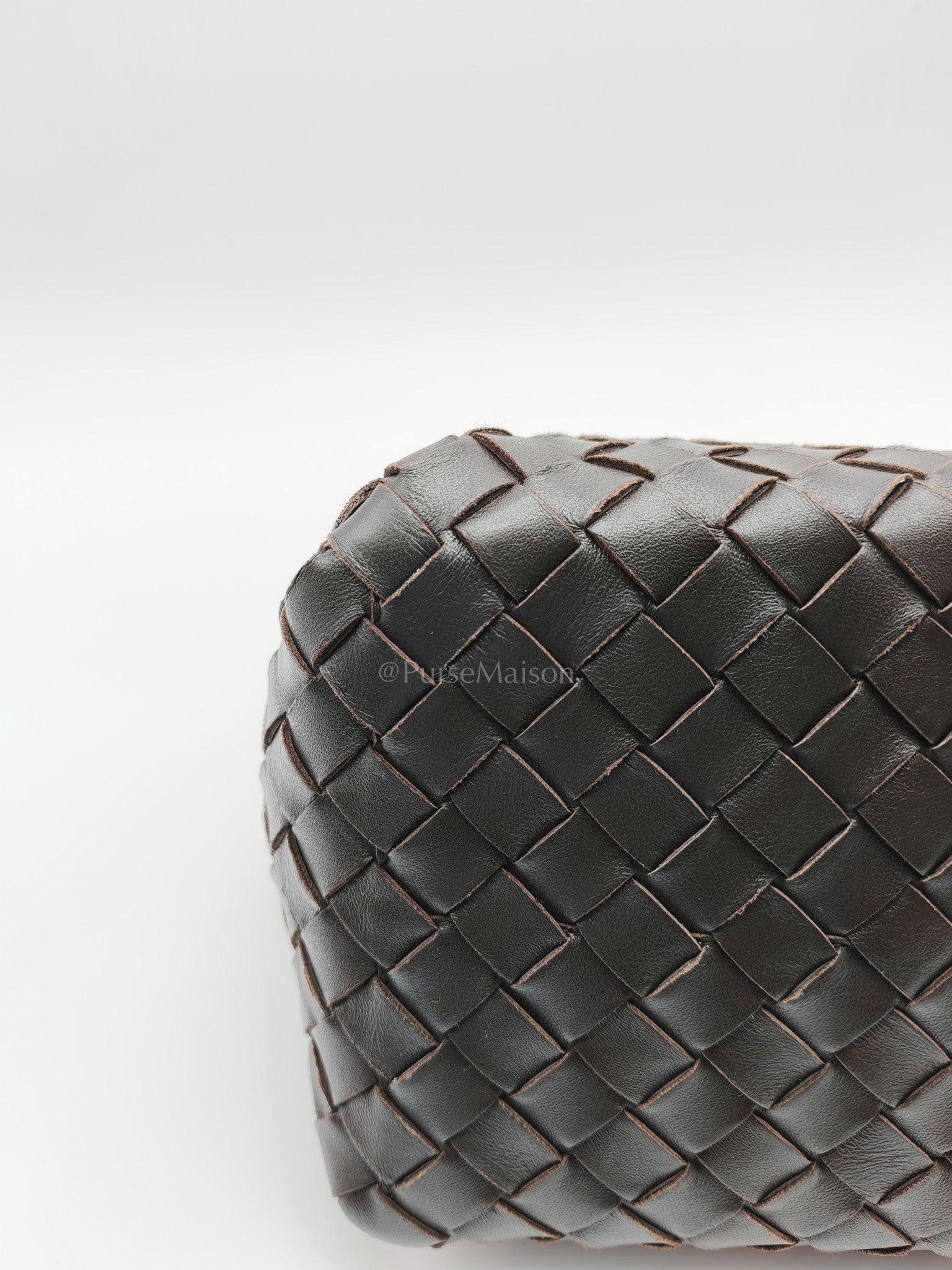 Parachute Small in Fondant Intrecciato Leather Chain Bag