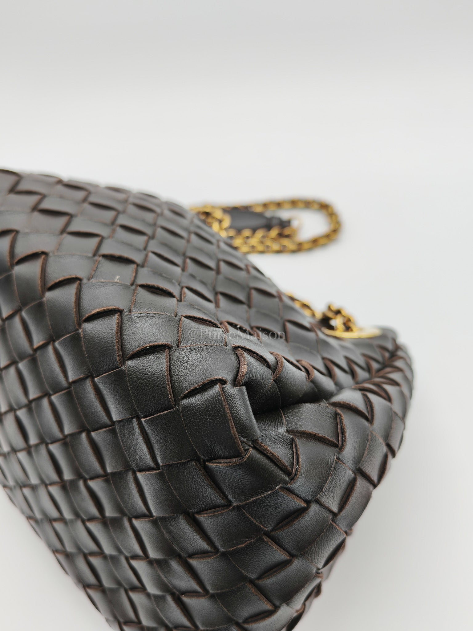 Parachute Small in Fondant Intrecciato Leather Chain Bag