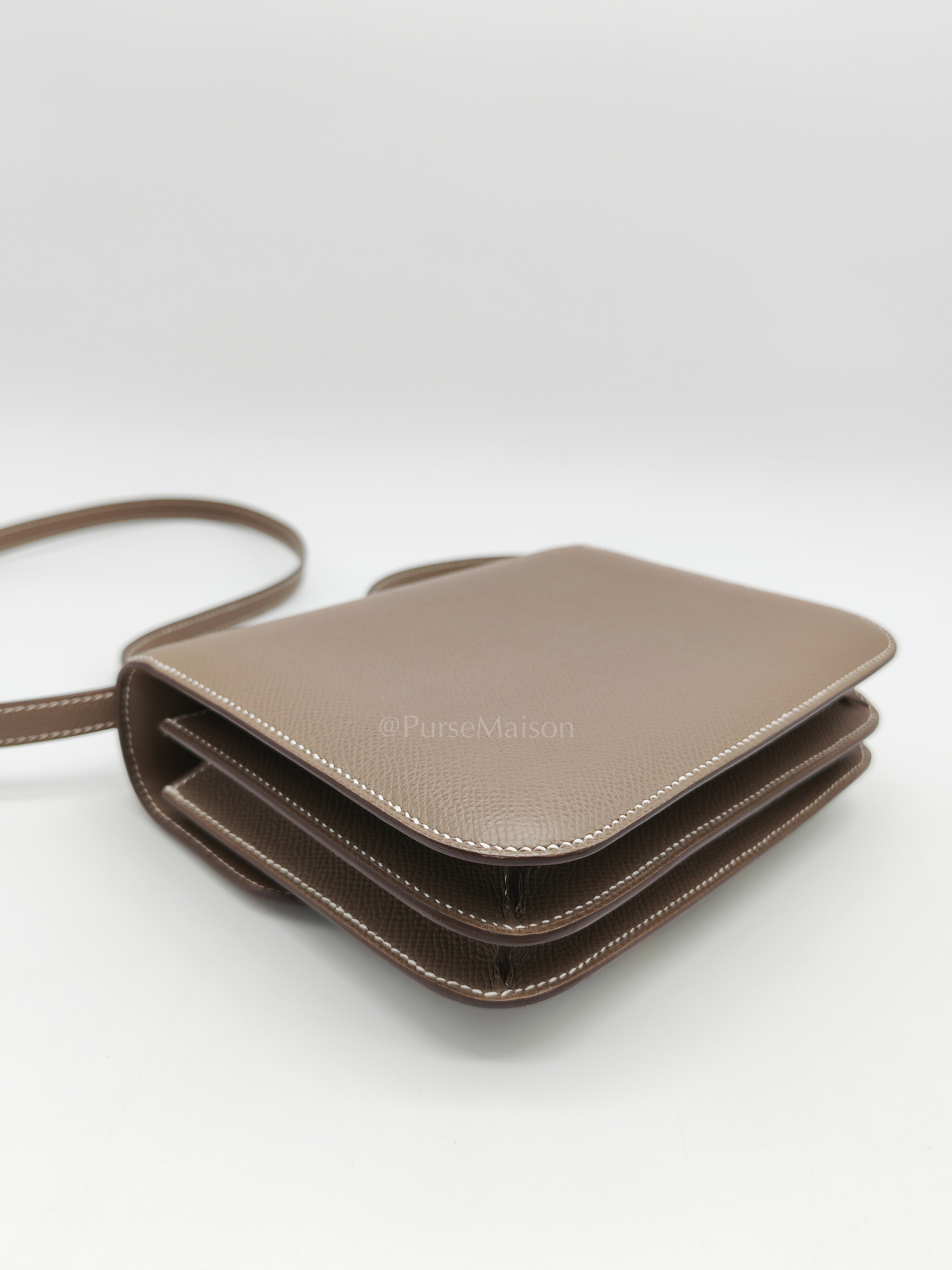 Constance 18 Etoupe in Epsom Leather and Brushed Gold Hardware Stamp K (2025)