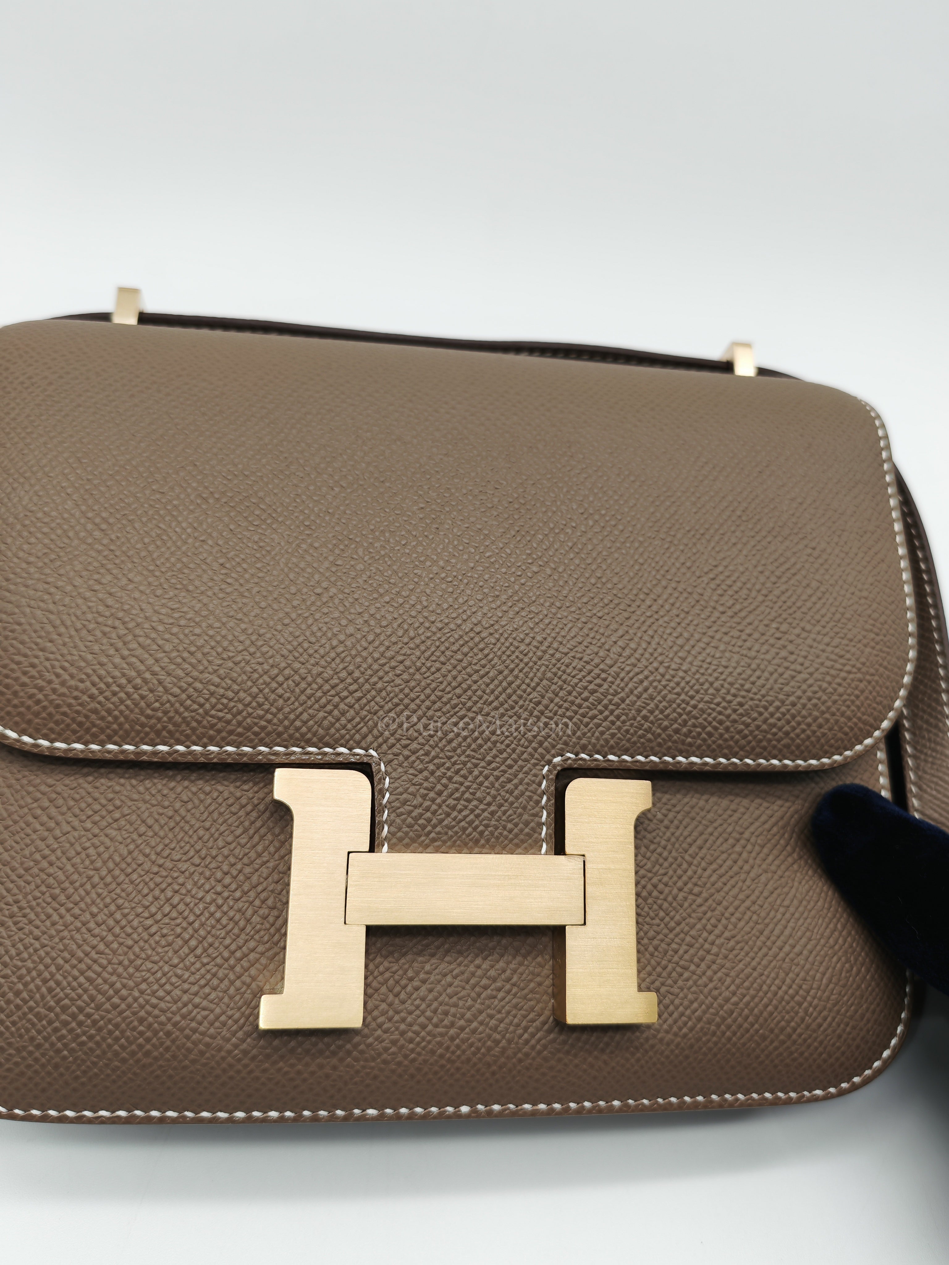 Constance 18 Etoupe in Epsom Leather and Brushed Gold Hardware Stamp K (2025)