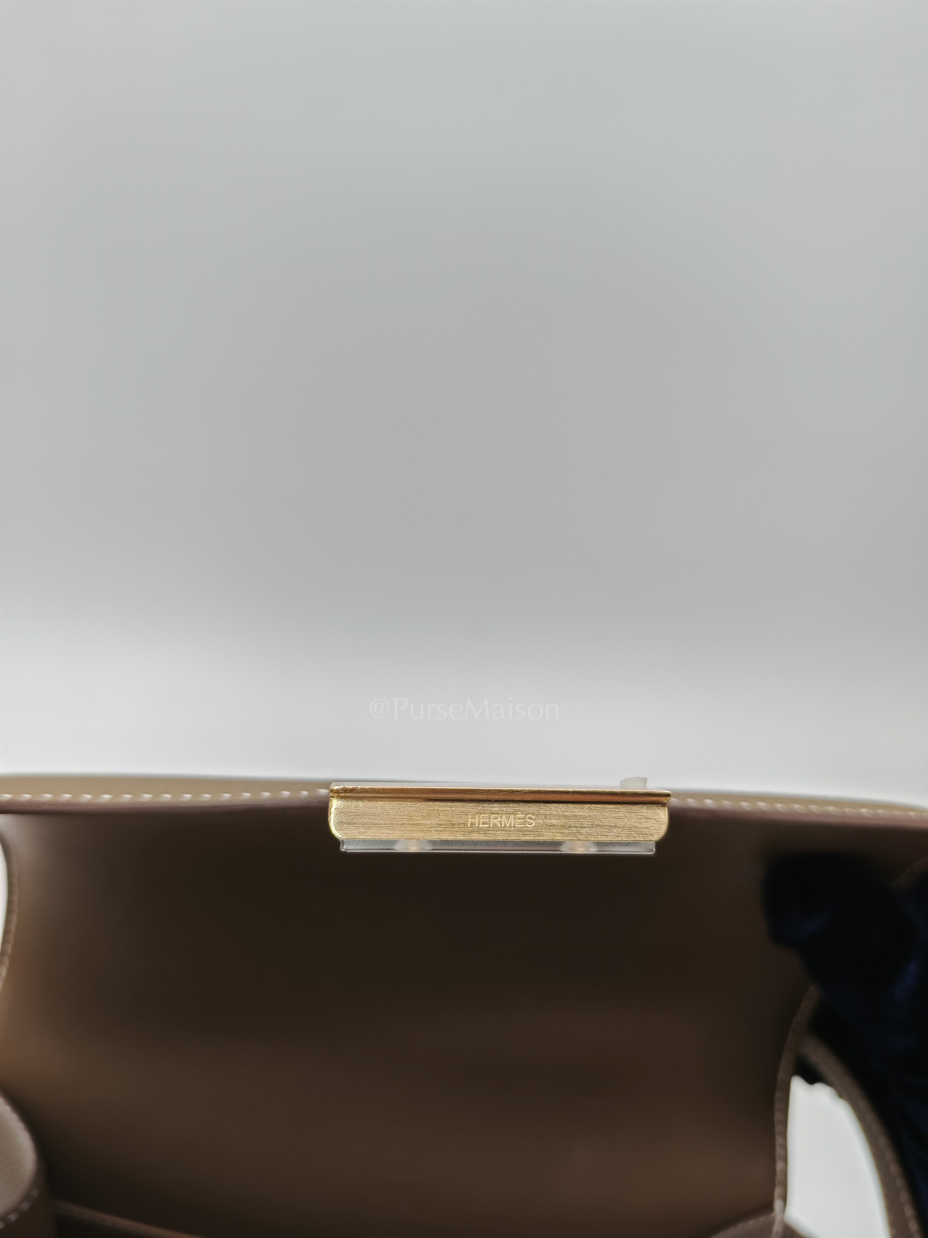 Constance 18 Etoupe in Epsom Leather and Brushed Gold Hardware Stamp K (2025)