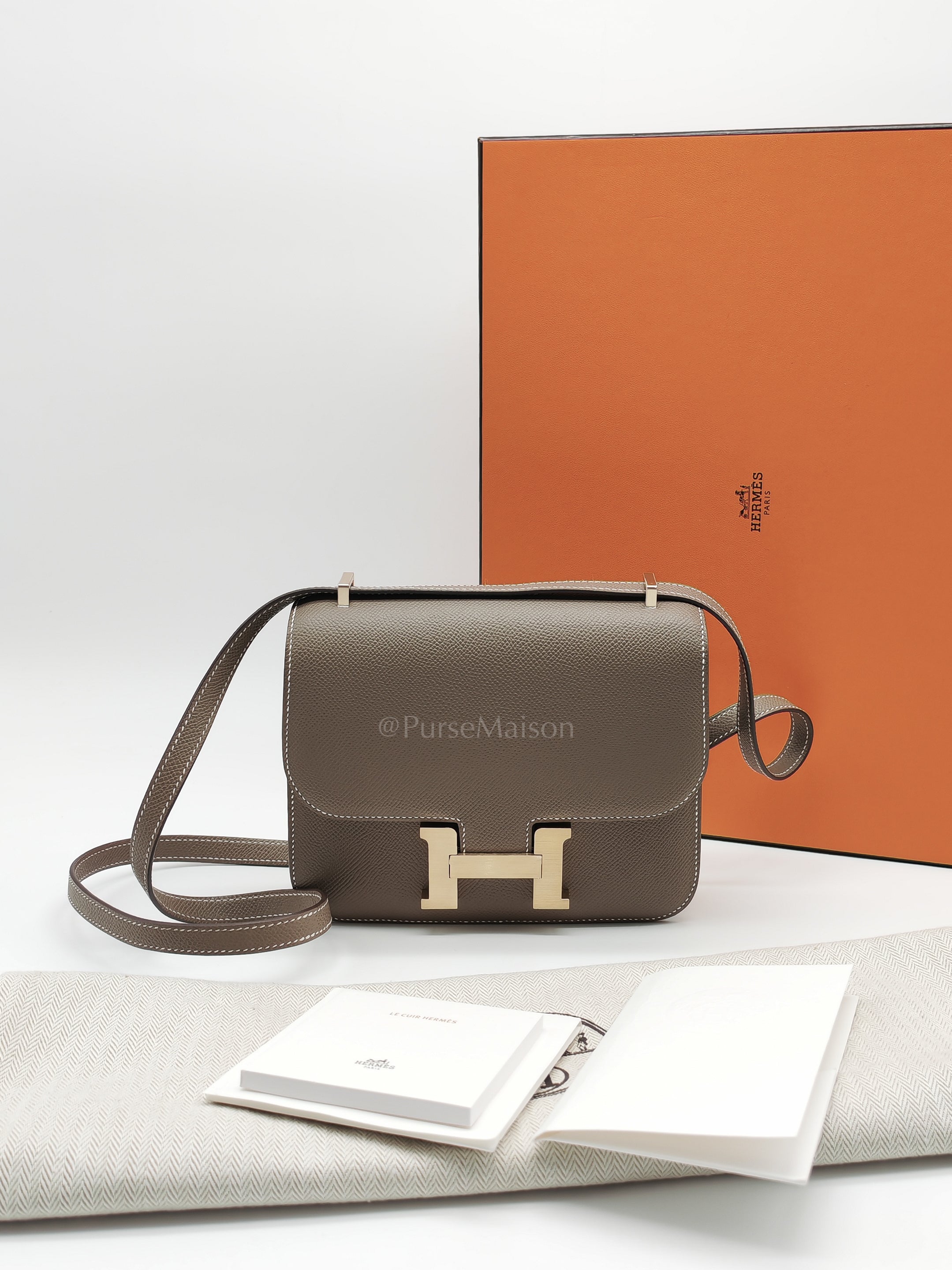 Constance 18 Etoupe in Epsom Leather and Brushed Gold Hardware Stamp K (2025)