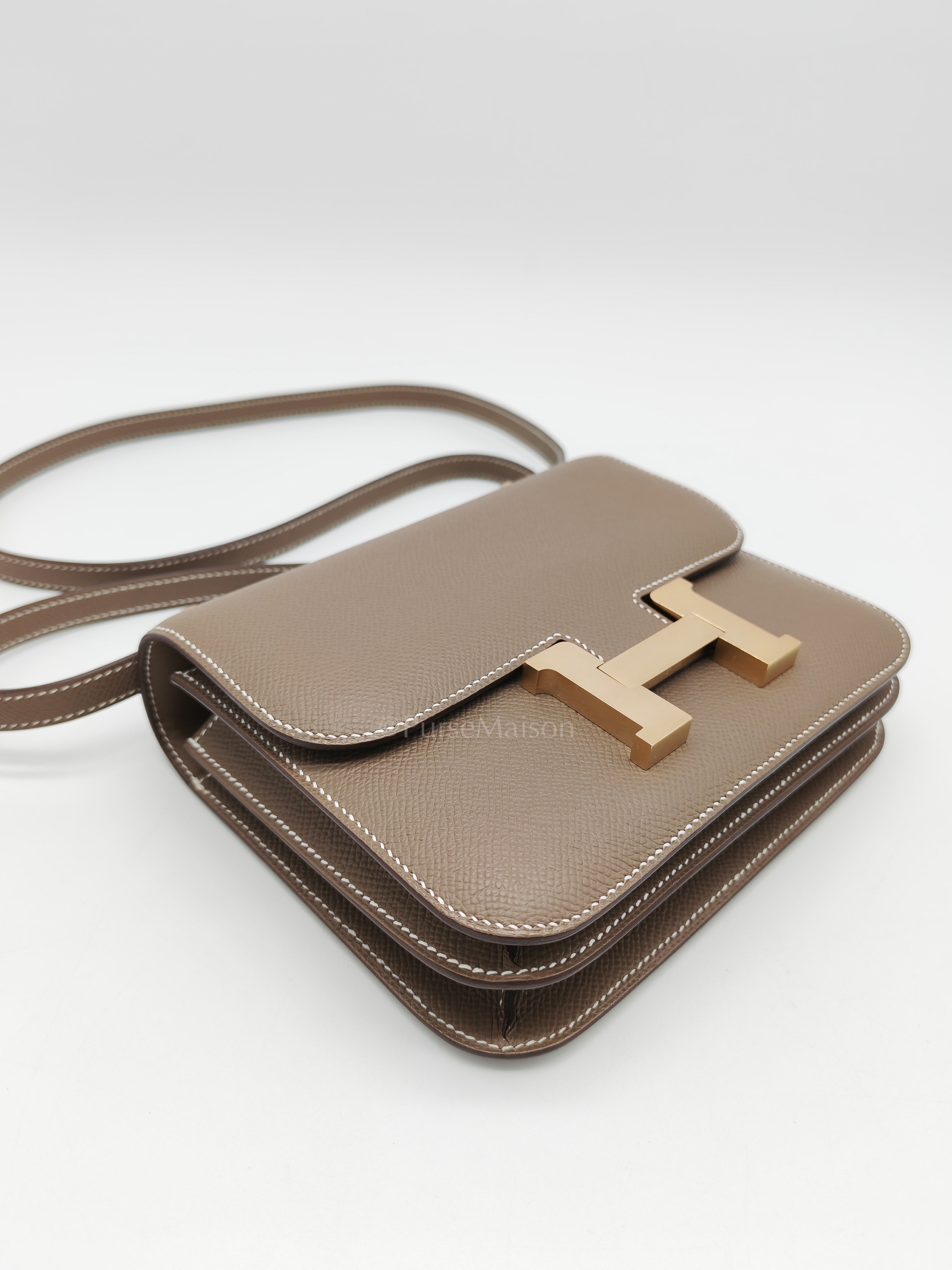 Constance 18 Etoupe in Epsom Leather and Brushed Gold Hardware Stamp K (2025)