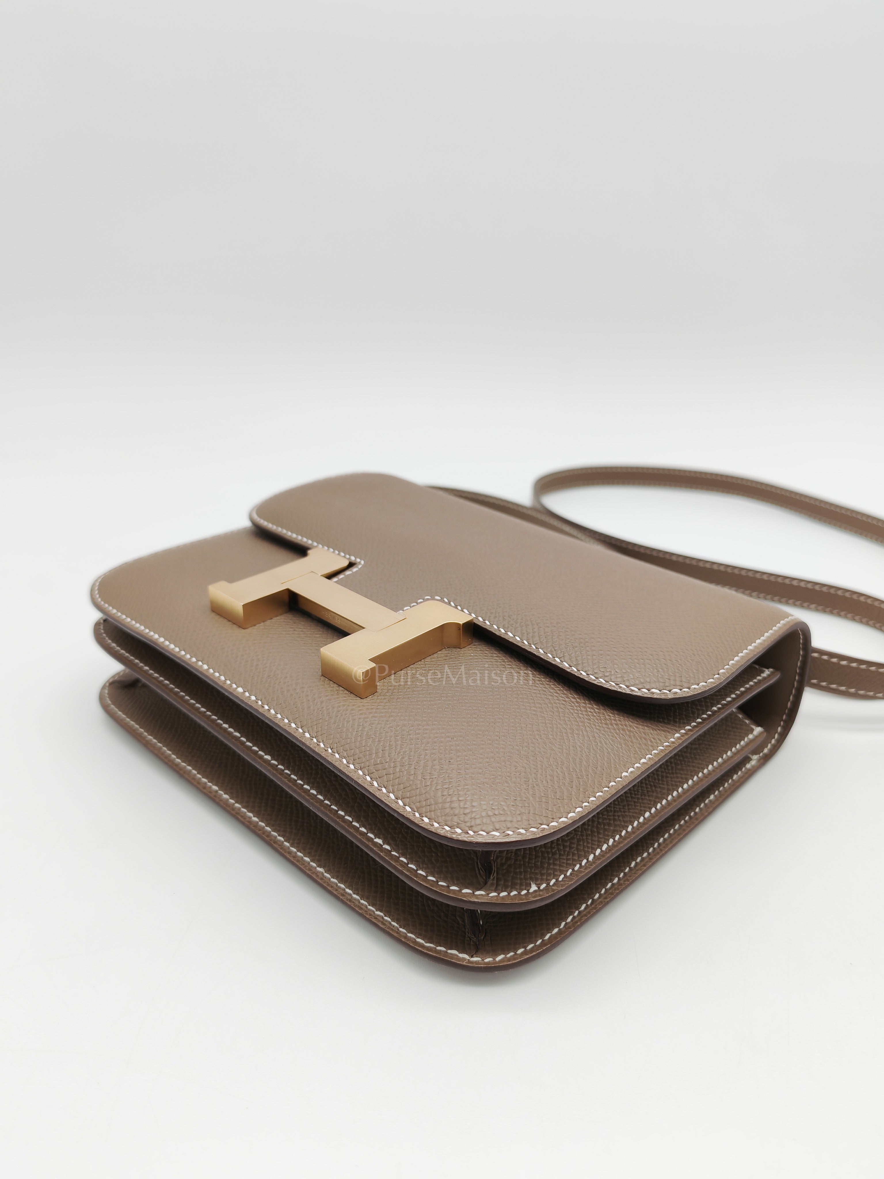 Constance 18 Etoupe in Epsom Leather and Brushed Gold Hardware Stamp K (2025)