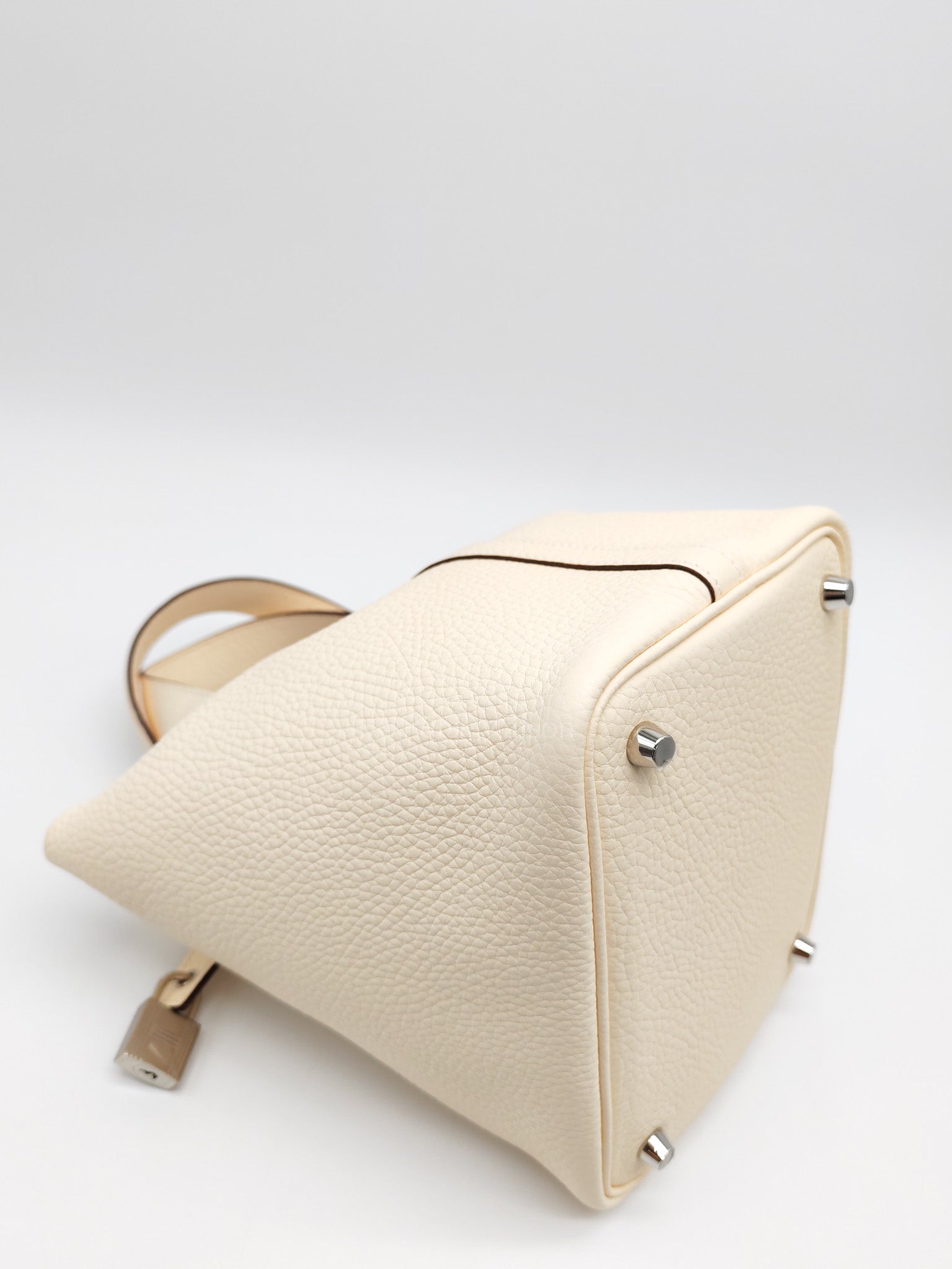 Picotin Lock 18 in Nata Clemence Leather & Palladium Hardware Stamp B(2023)
