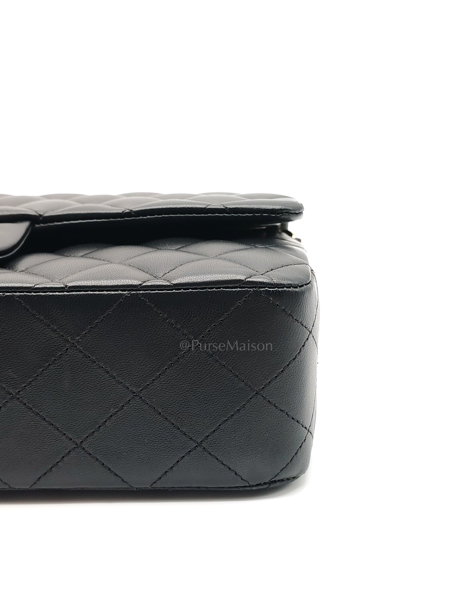 Classic Double Flap Medium in Black Quilted Lambskin Leather & Gold Hardware Microchip
