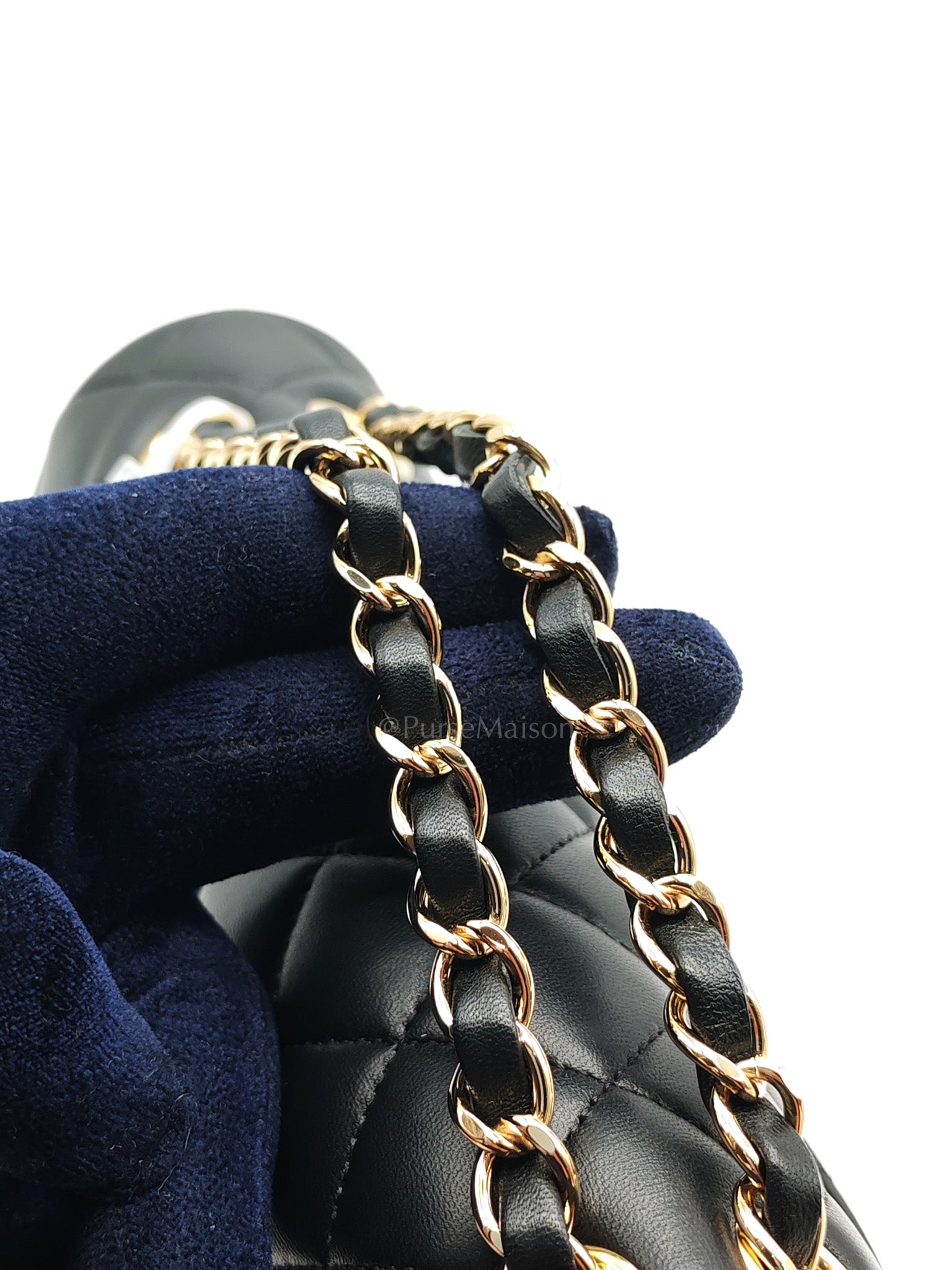 Classic Double Flap Medium in Black Quilted Lambskin Leather & Gold Hardware Microchip