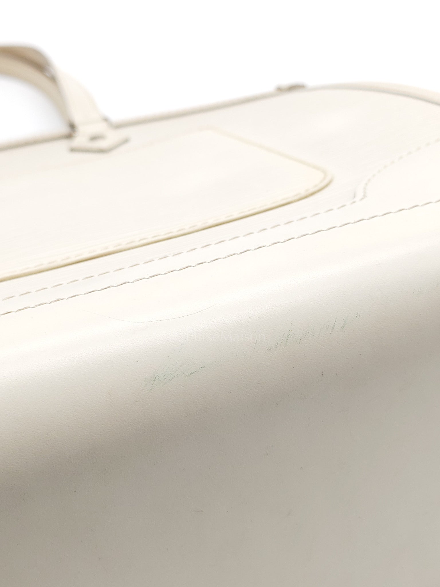 Medeleine GM Bag in White Epi Leather & Silver Hardware (Datecode: AR1099)