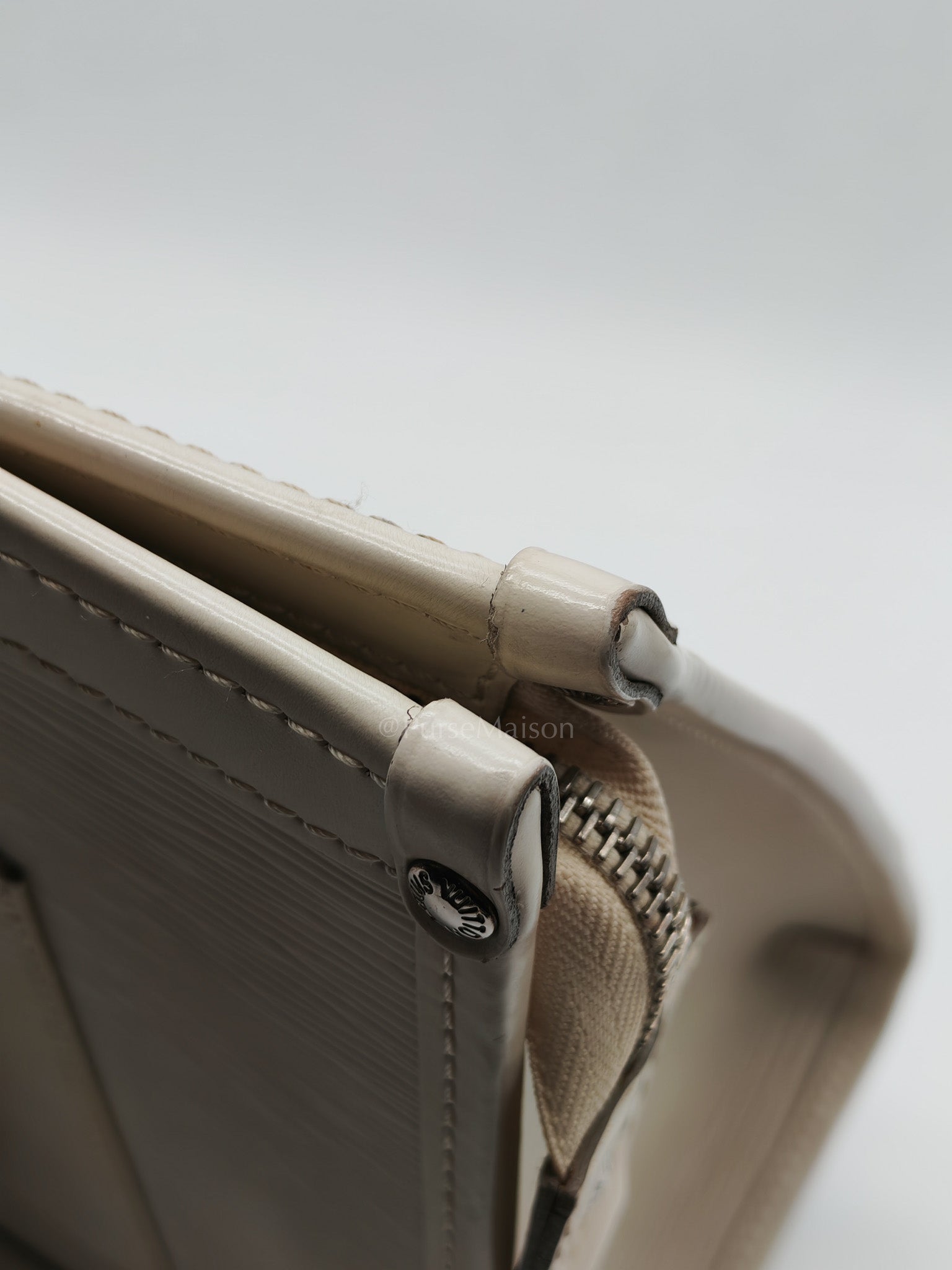 Medeleine GM Bag in White Epi Leather & Silver Hardware (Datecode: AR1099)