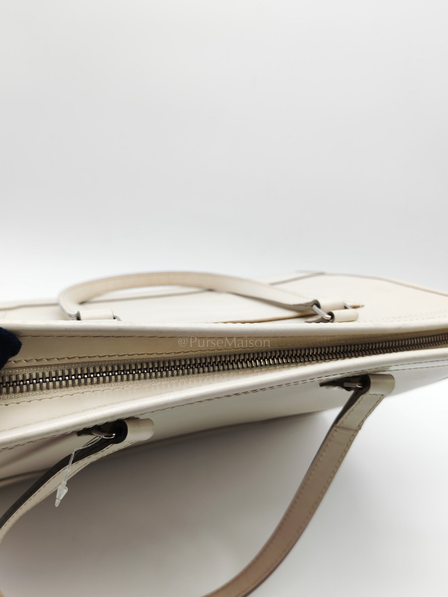 Medeleine GM Bag in White Epi Leather & Silver Hardware (Datecode: AR1099)