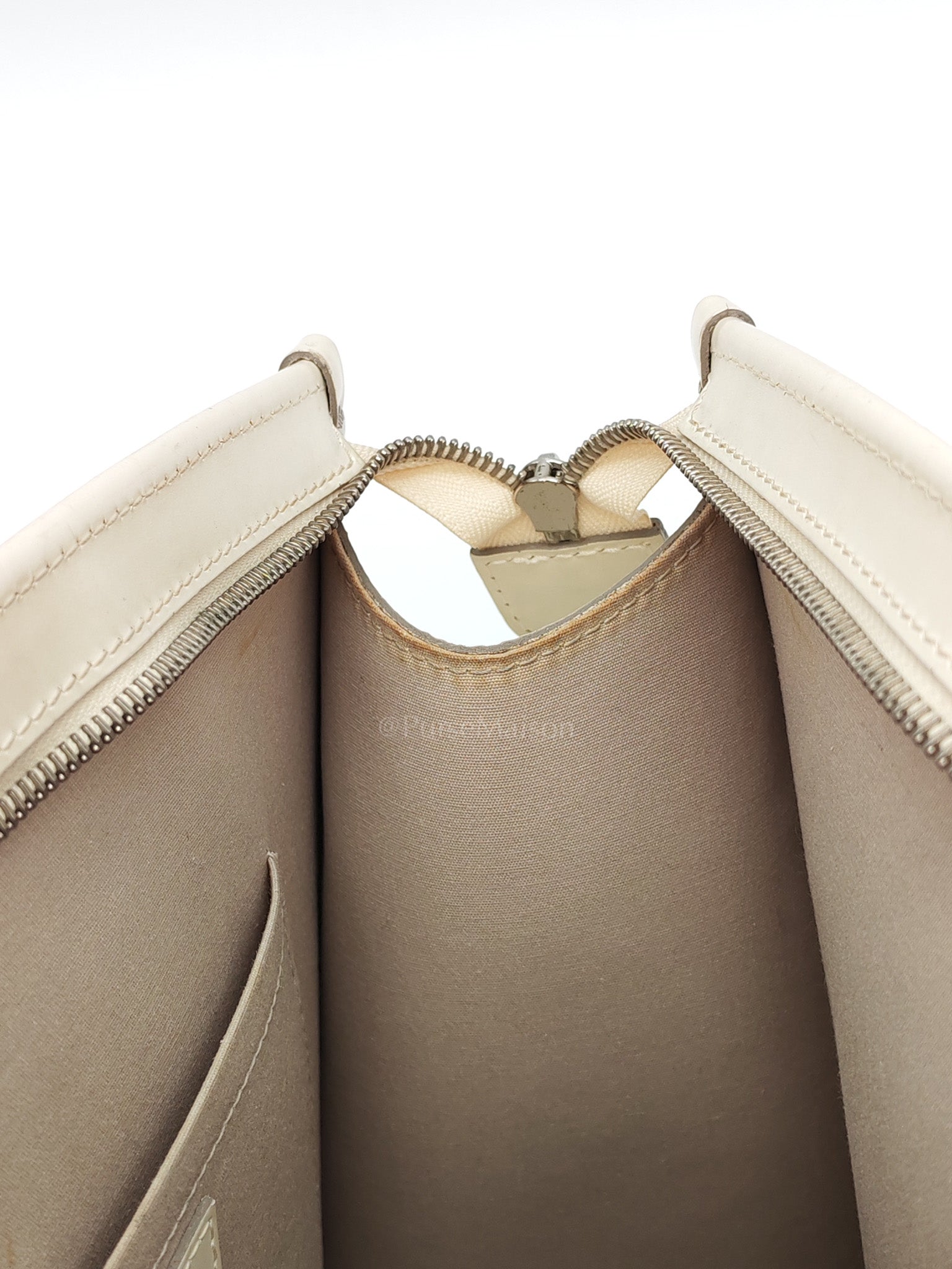 Medeleine GM Bag in White Epi Leather & Silver Hardware (Datecode: AR1099)