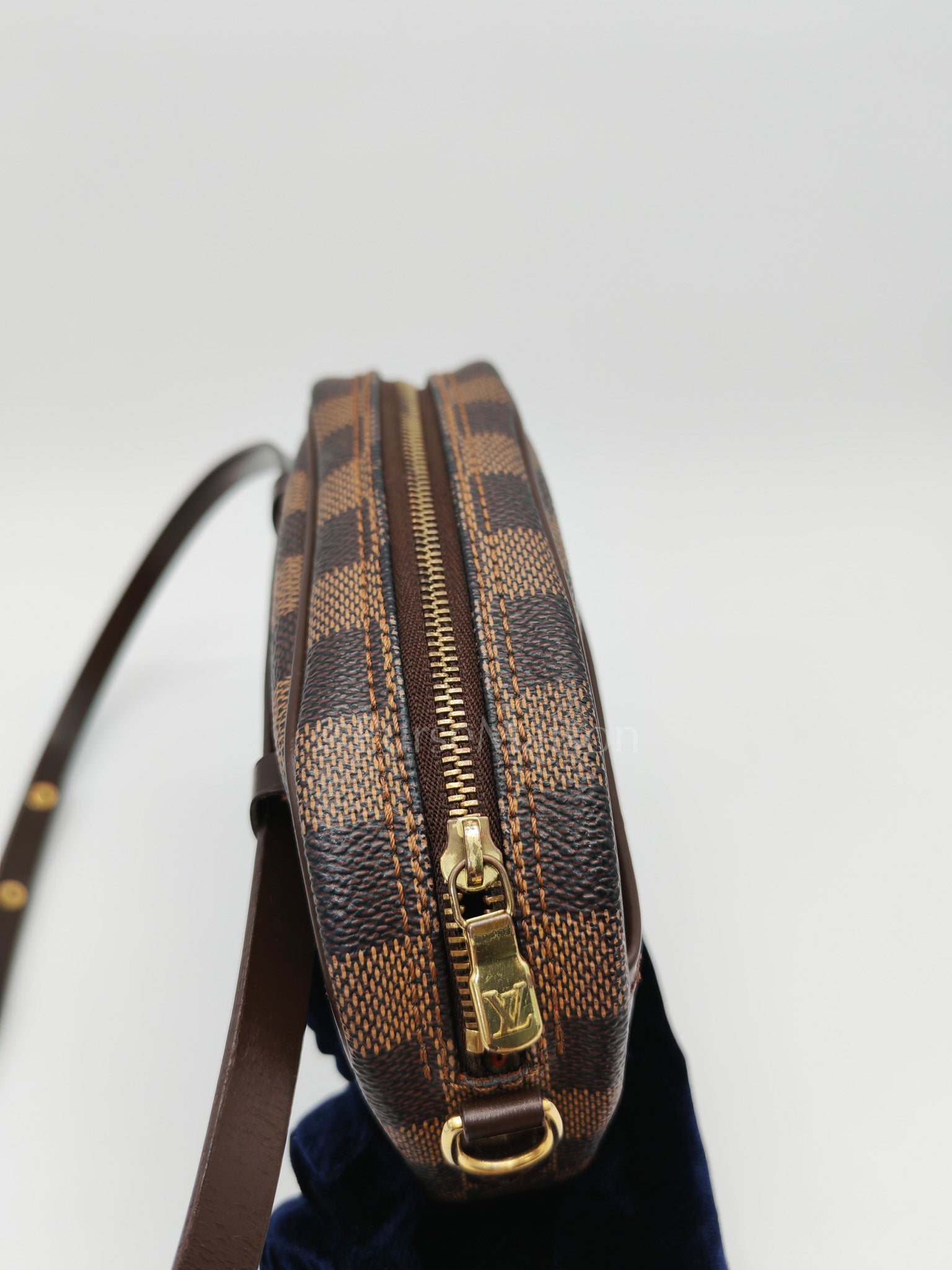 Pochette Ipanema in Damier Ebene Canvas and Gold Hardware (Datecode: FL0063)