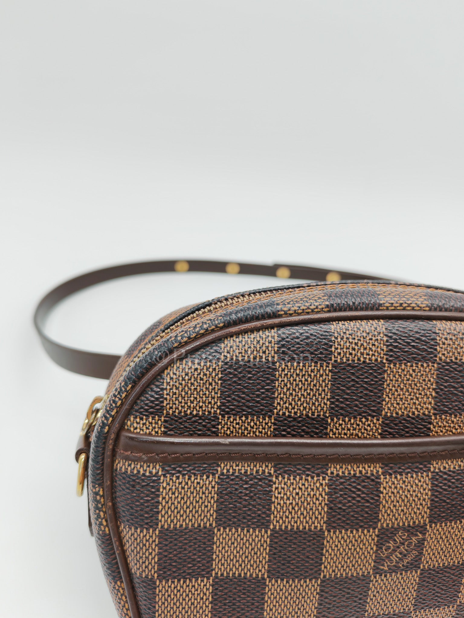 Pochette Ipanema in Damier Ebene Canvas and Gold Hardware (Datecode: FL0063)