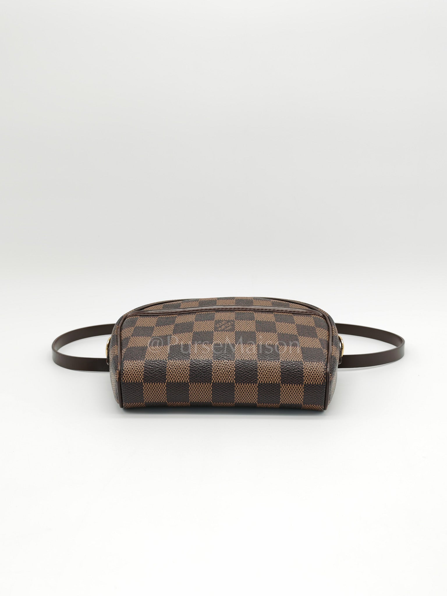 Pochette Ipanema in Damier Ebene Canvas and Gold Hardware (Datecode: FL0063)