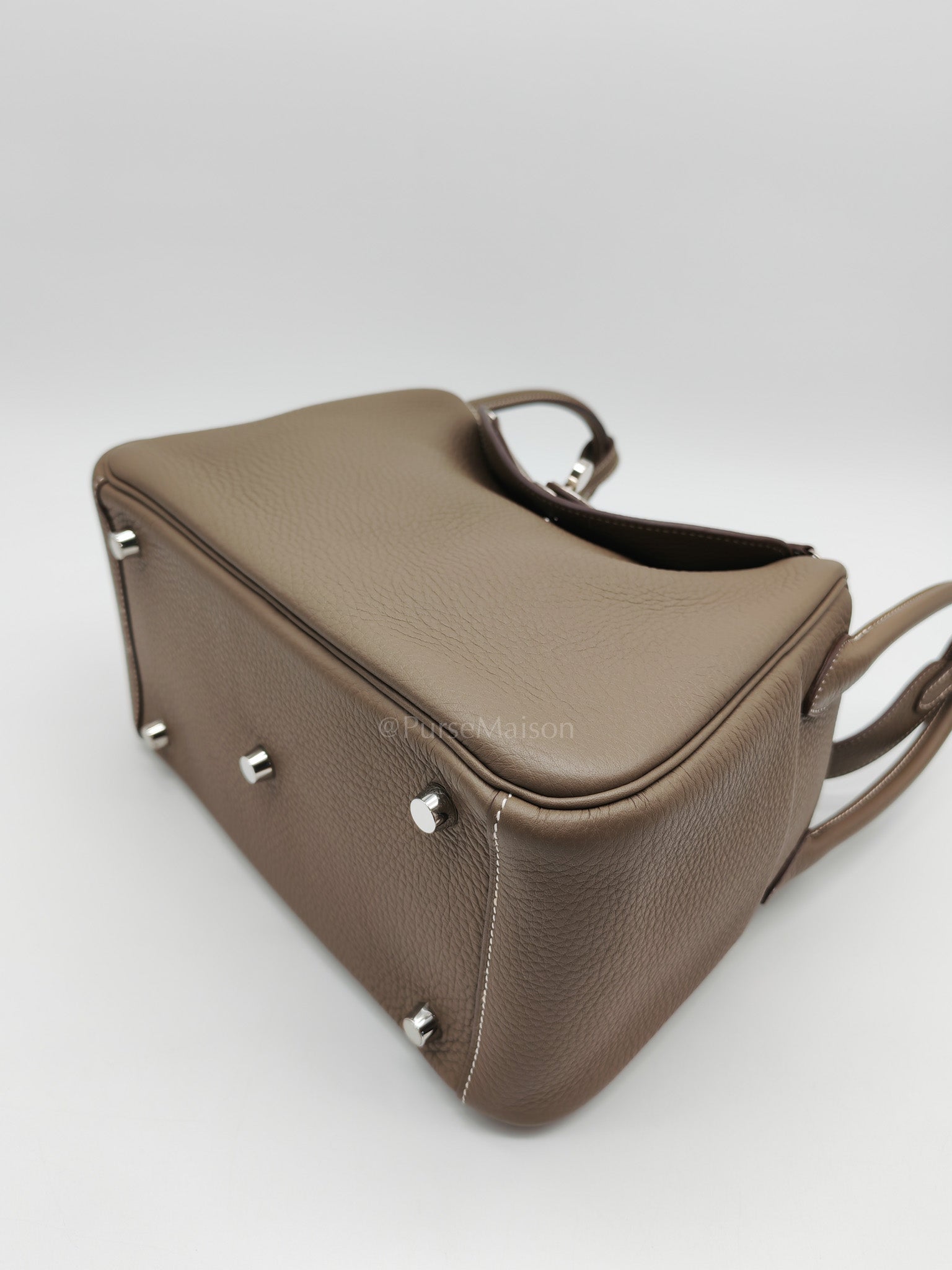Lindy 26 in Etoupe Clemence Leather & Palladium Hardware Stamp W(2024)