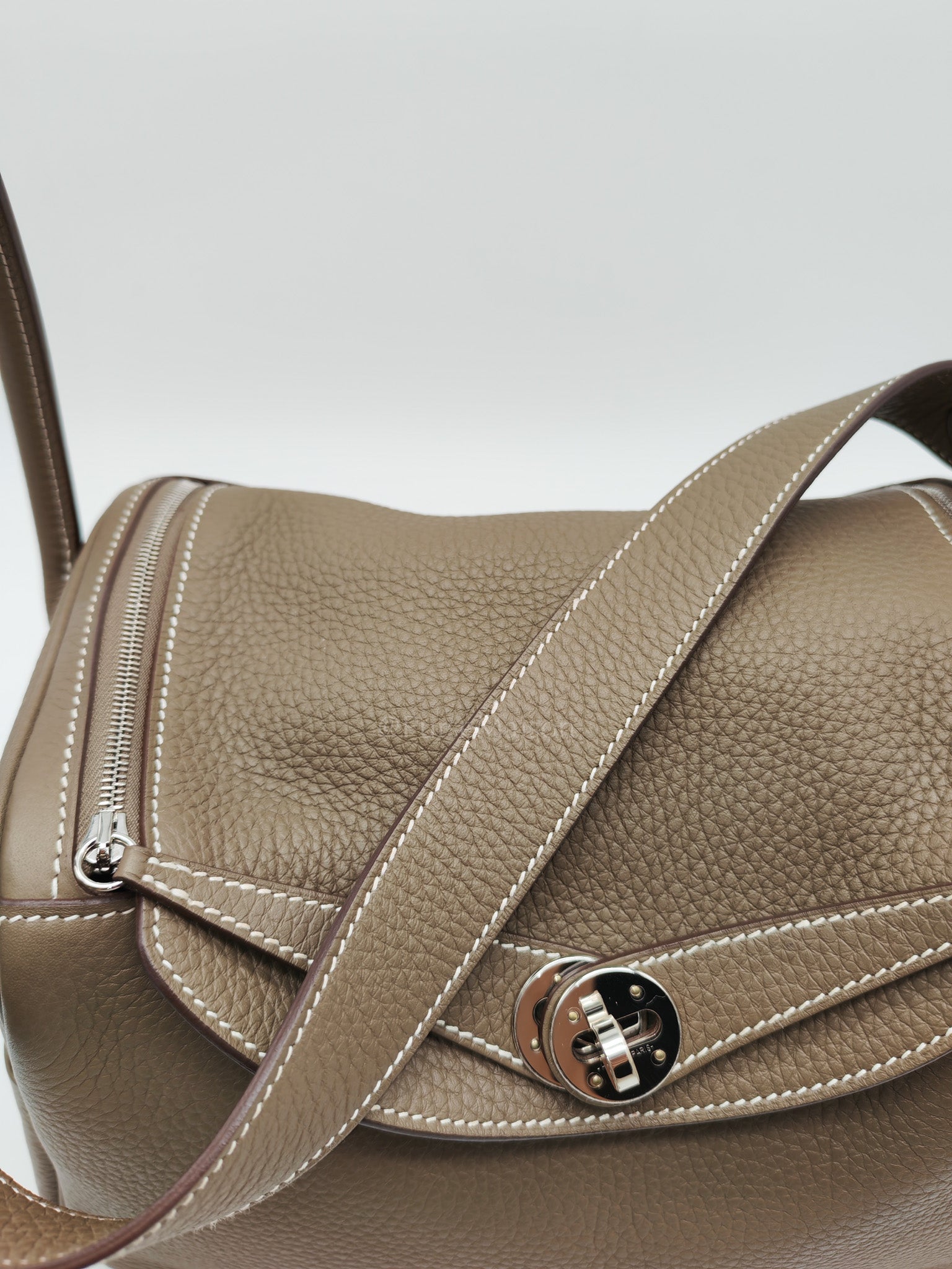 Lindy 26 in Etoupe Clemence Leather & Palladium Hardware Stamp W(2024)