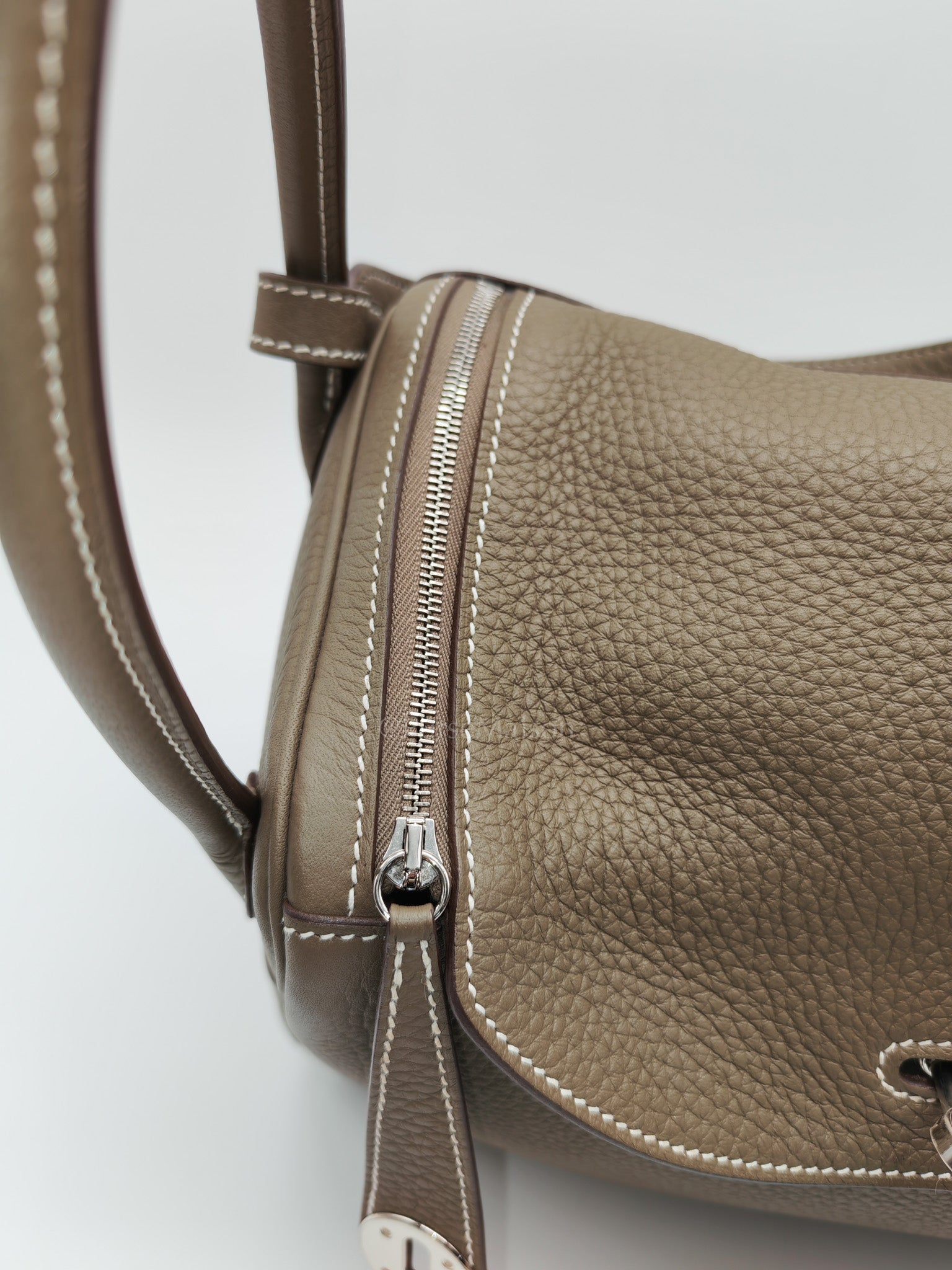 Lindy 26 in Etoupe Clemence Leather & Palladium Hardware Stamp W(2024)