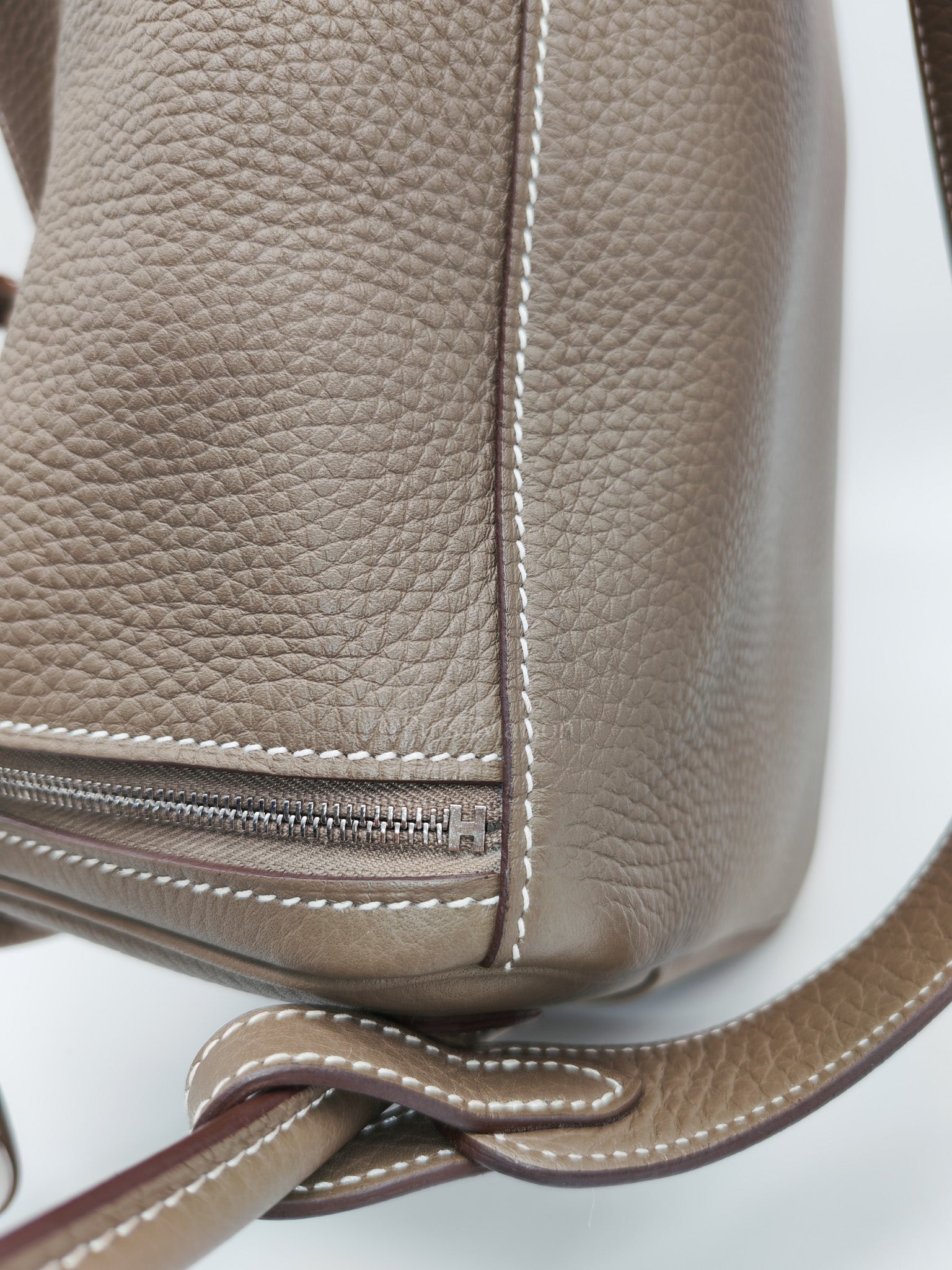 Lindy 26 in Etoupe Clemence Leather & Palladium Hardware Stamp W(2024)
