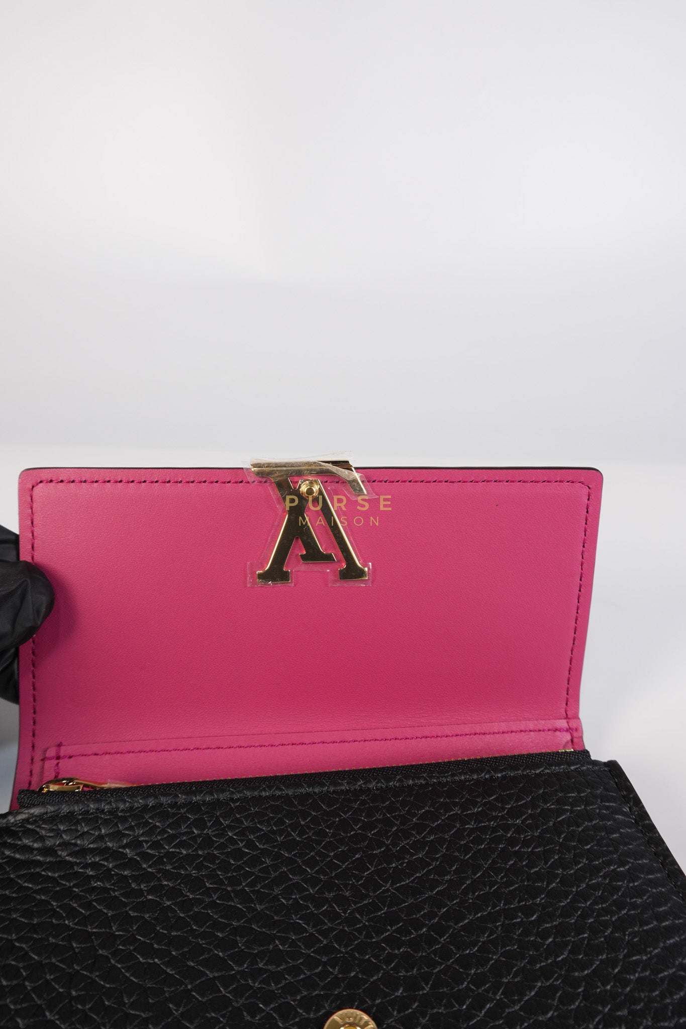 Capuccines Wallet in Black Taurillon Leather Microchip | Purse Maison Luxury Bags Shop