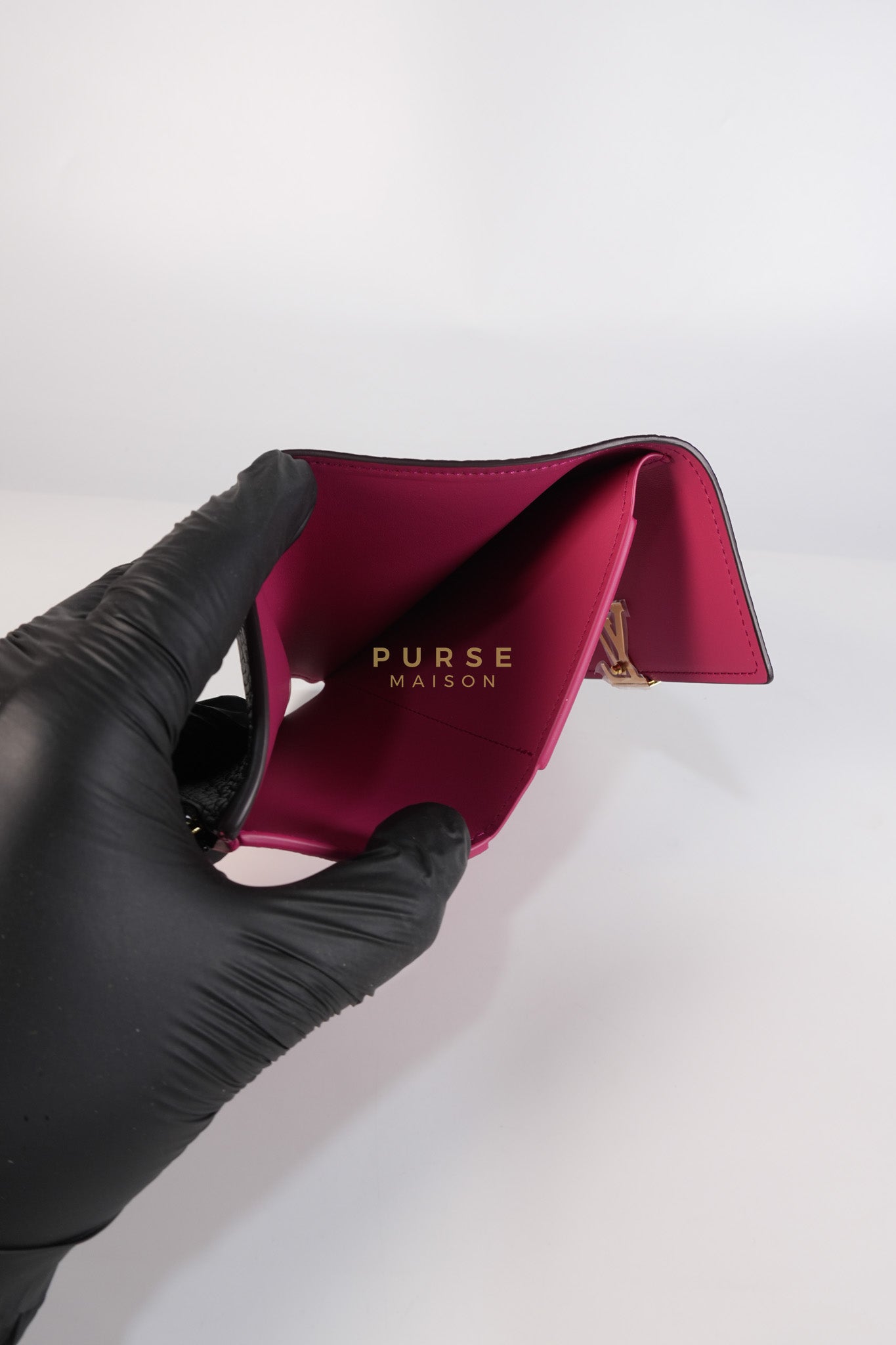 Capuccines Wallet in Black Taurillon Leather Microchip | Purse Maison Luxury Bags Shop