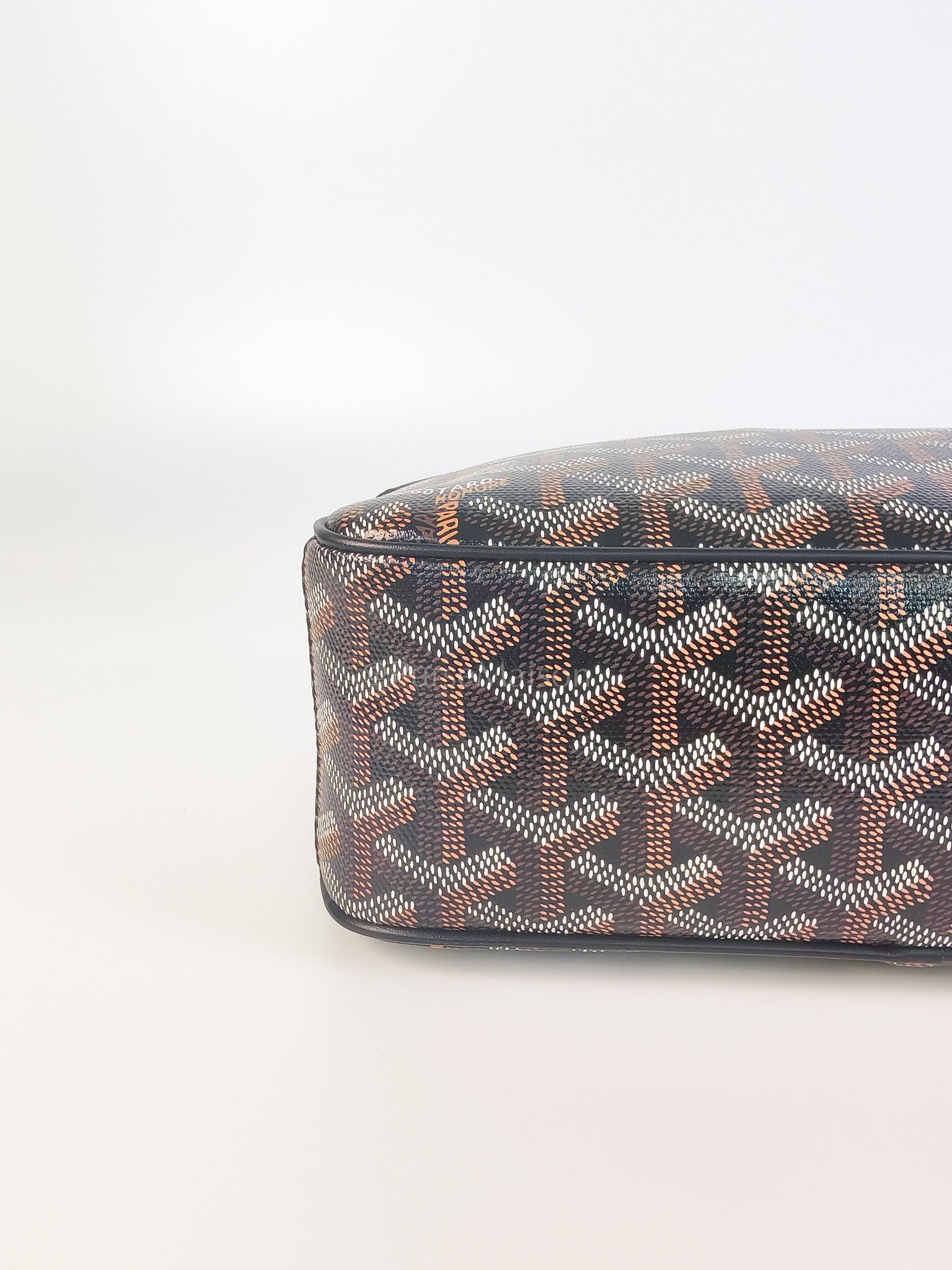 Capvert in Black/Noir Goyardine Canvas | Purse Maison Luxury Bags Shop