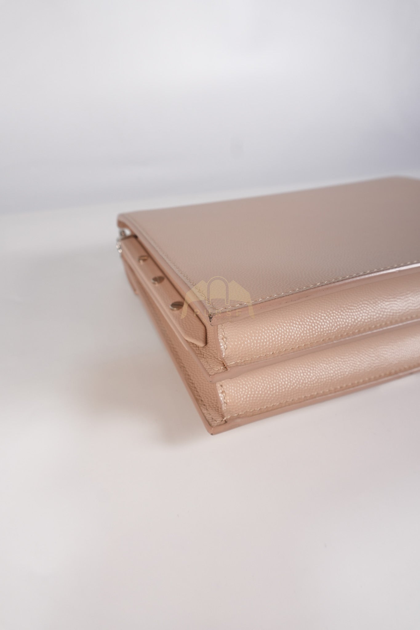 Cassandra Chain Flap Shoulder Bag in Pink Beige Grained Leather | Purse Maison Luxury Bags Shop