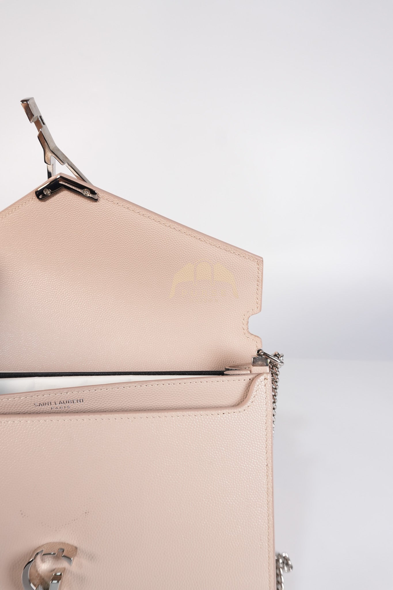 Cassandra Chain Flap Shoulder Bag in Pink Beige Grained Leather | Purse Maison Luxury Bags Shop