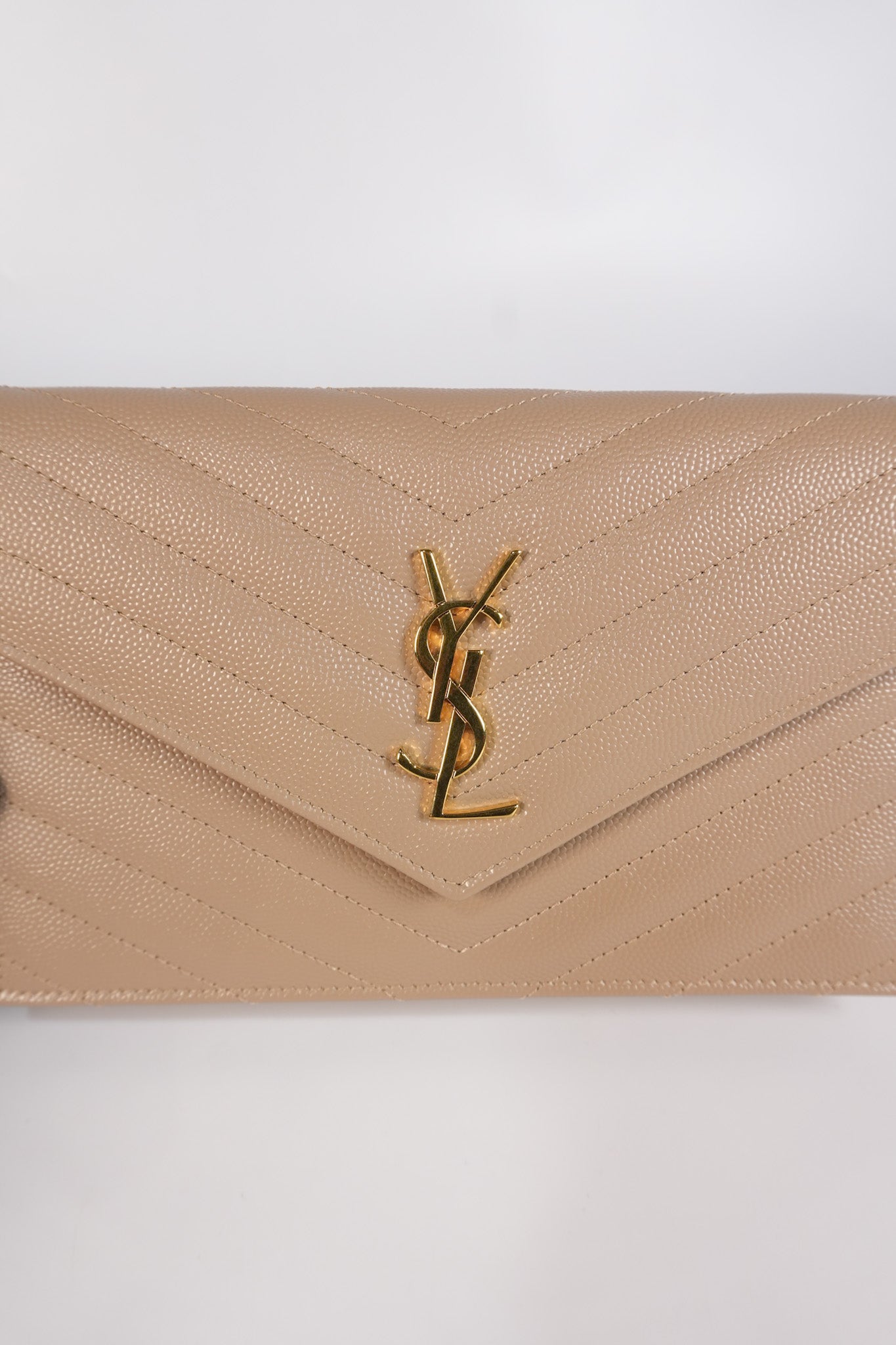 Cassandre Wallet on Chain (WOC) in Beige Grained Calfskin Leather | Purse Maison Luxury Bags Shop
