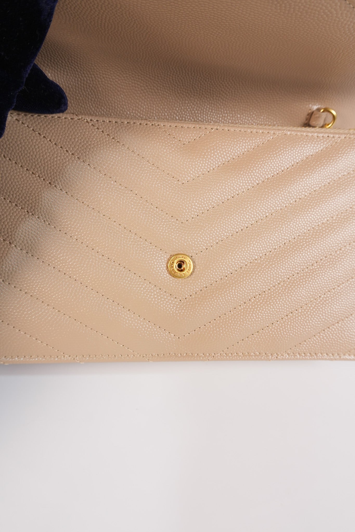 Cassandre Wallet on Chain (WOC) in Beige Grained Calfskin Leather | Purse Maison Luxury Bags Shop