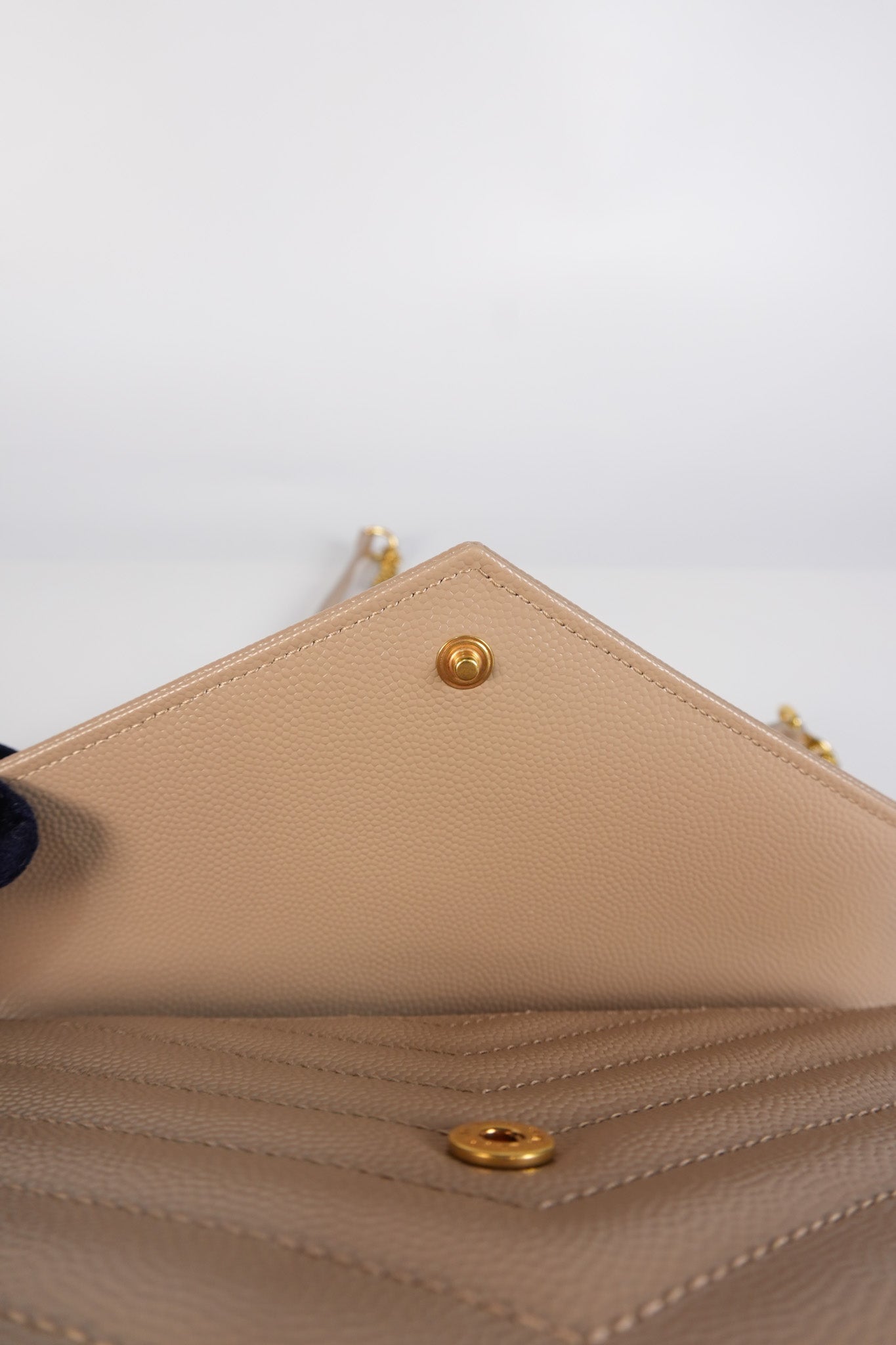 Cassandre Wallet on Chain (WOC) in Beige Grained Calfskin Leather | Purse Maison Luxury Bags Shop