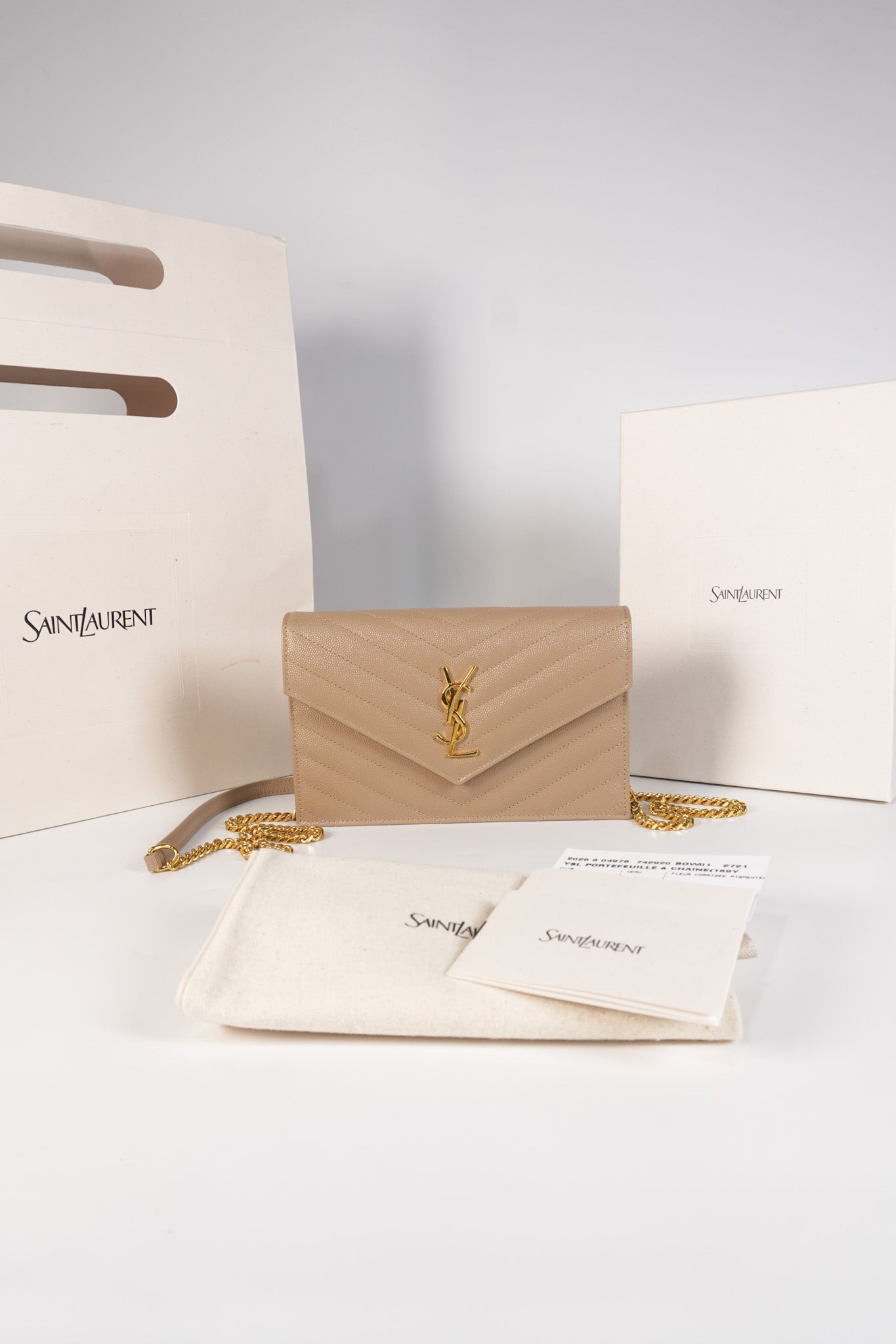 Cassandre Wallet on Chain (WOC) in Beige Grained Calfskin Leather | Purse Maison Luxury Bags Shop