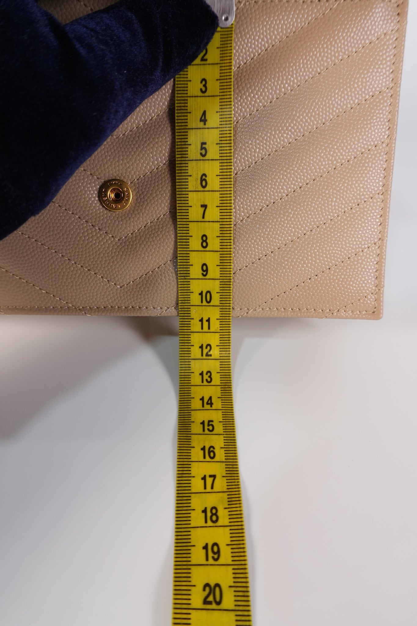 Cassandre Wallet on Chain (WOC) in Beige Grained Calfskin Leather | Purse Maison Luxury Bags Shop