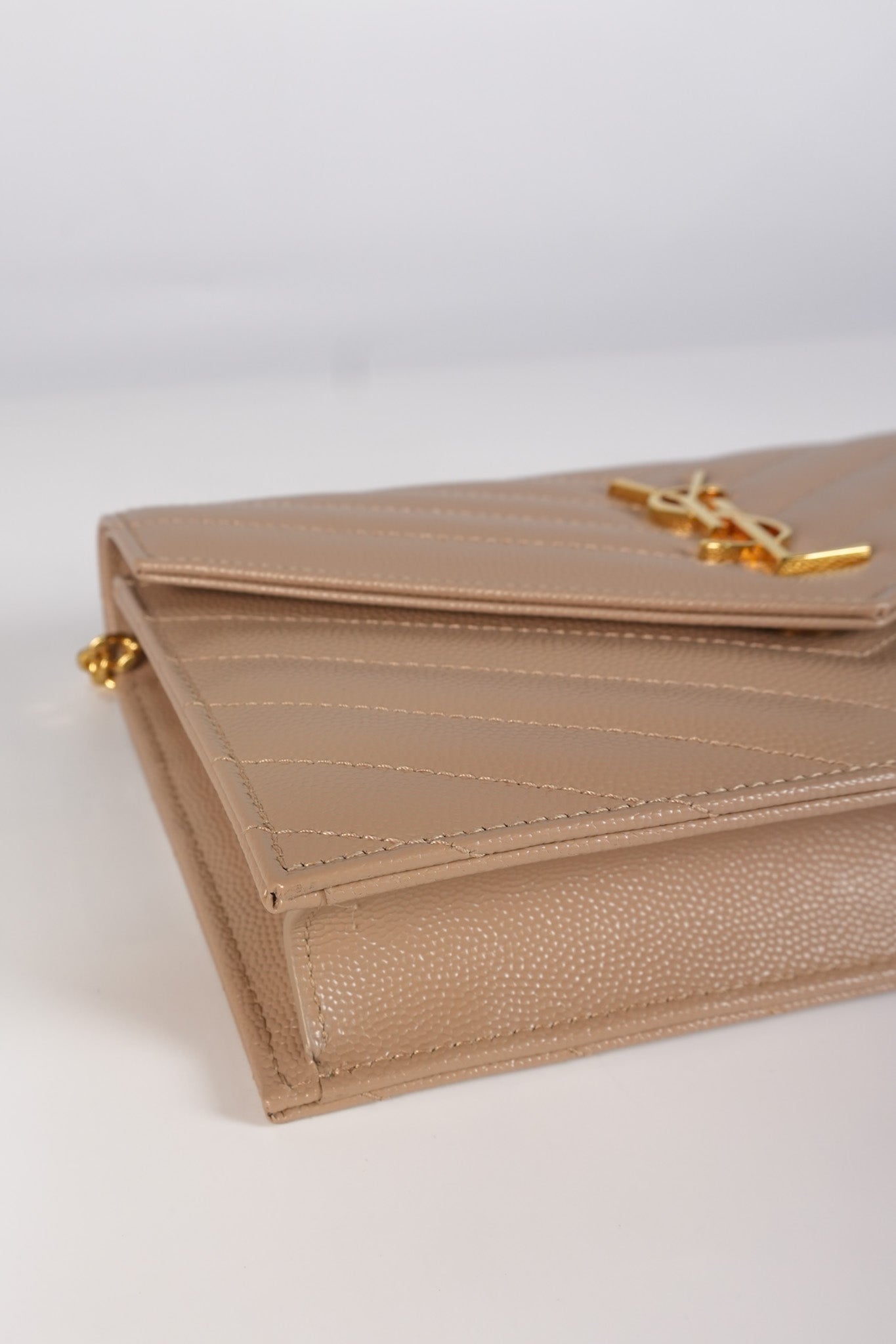 Cassandre Wallet on Chain (WOC) in Beige Grained Calfskin Leather | Purse Maison Luxury Bags Shop