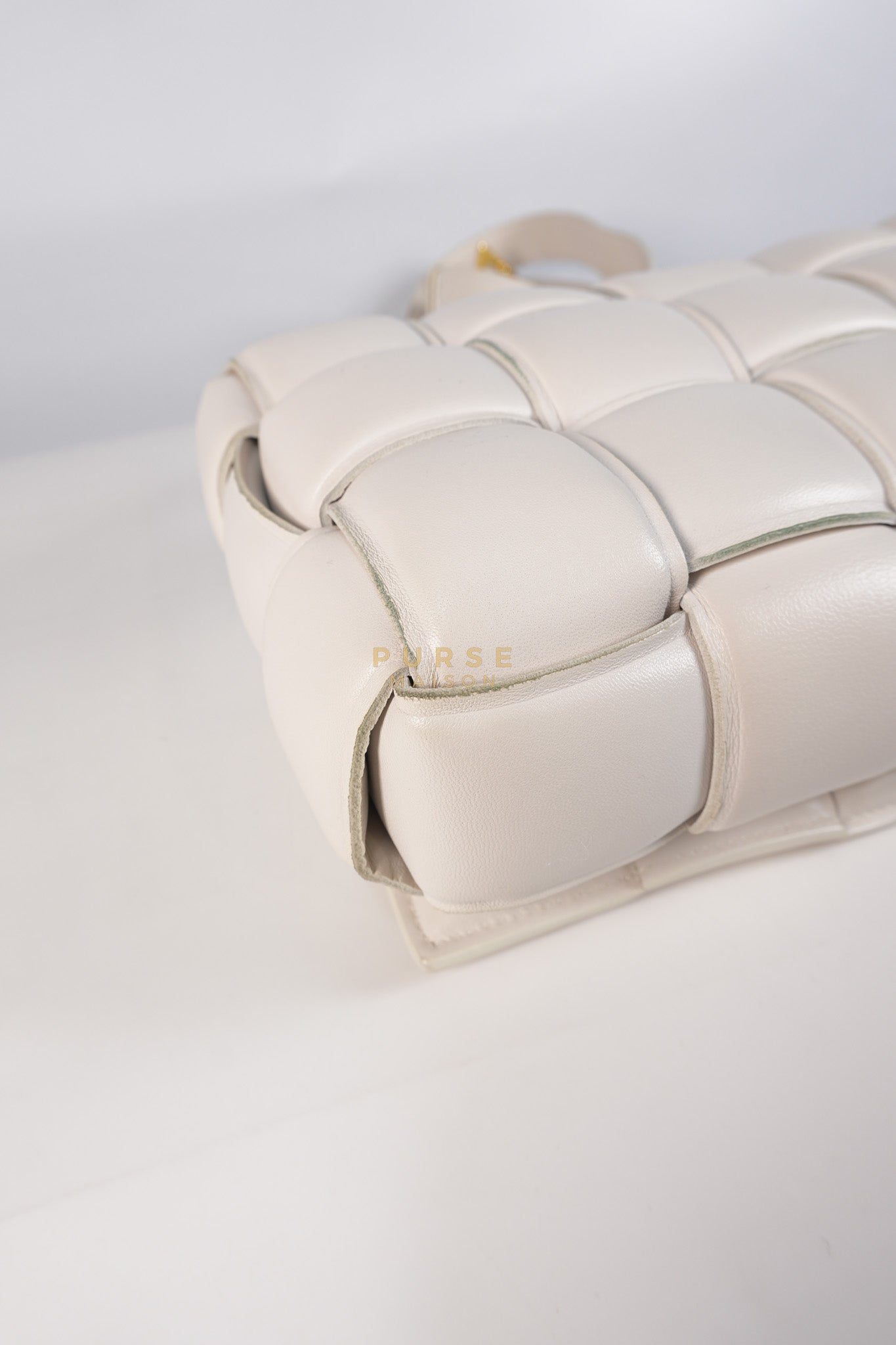 Cassette Padded in Off-white Intrecciato Leather Crossbody Bag | Purse Maison Luxury Bags Shop