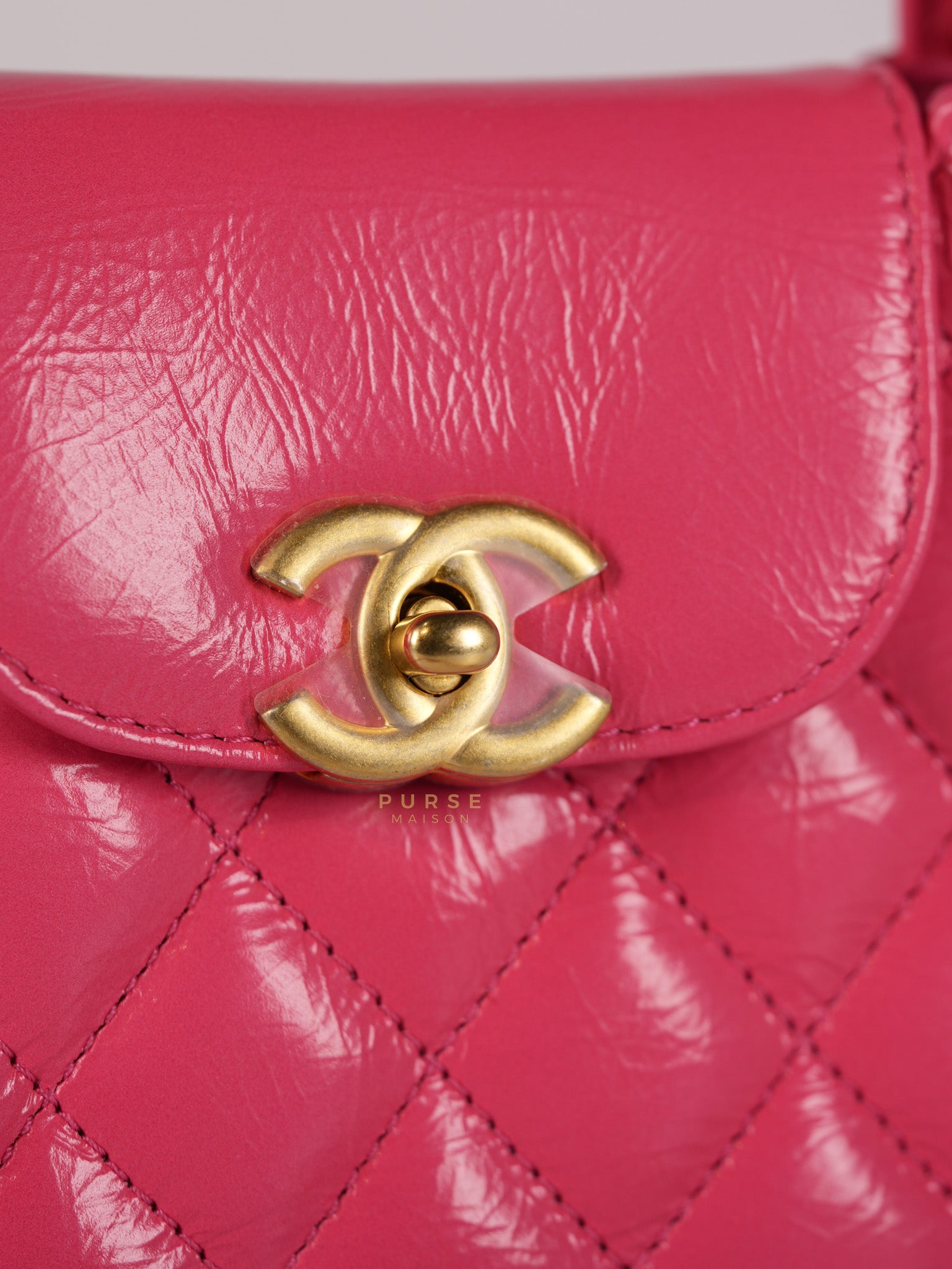 CC Kelly Small Fuchsia Shiny Calfskin Leather and Aged Gold Hardware (Microchip) | Purse Maison Luxury Bags Shop
