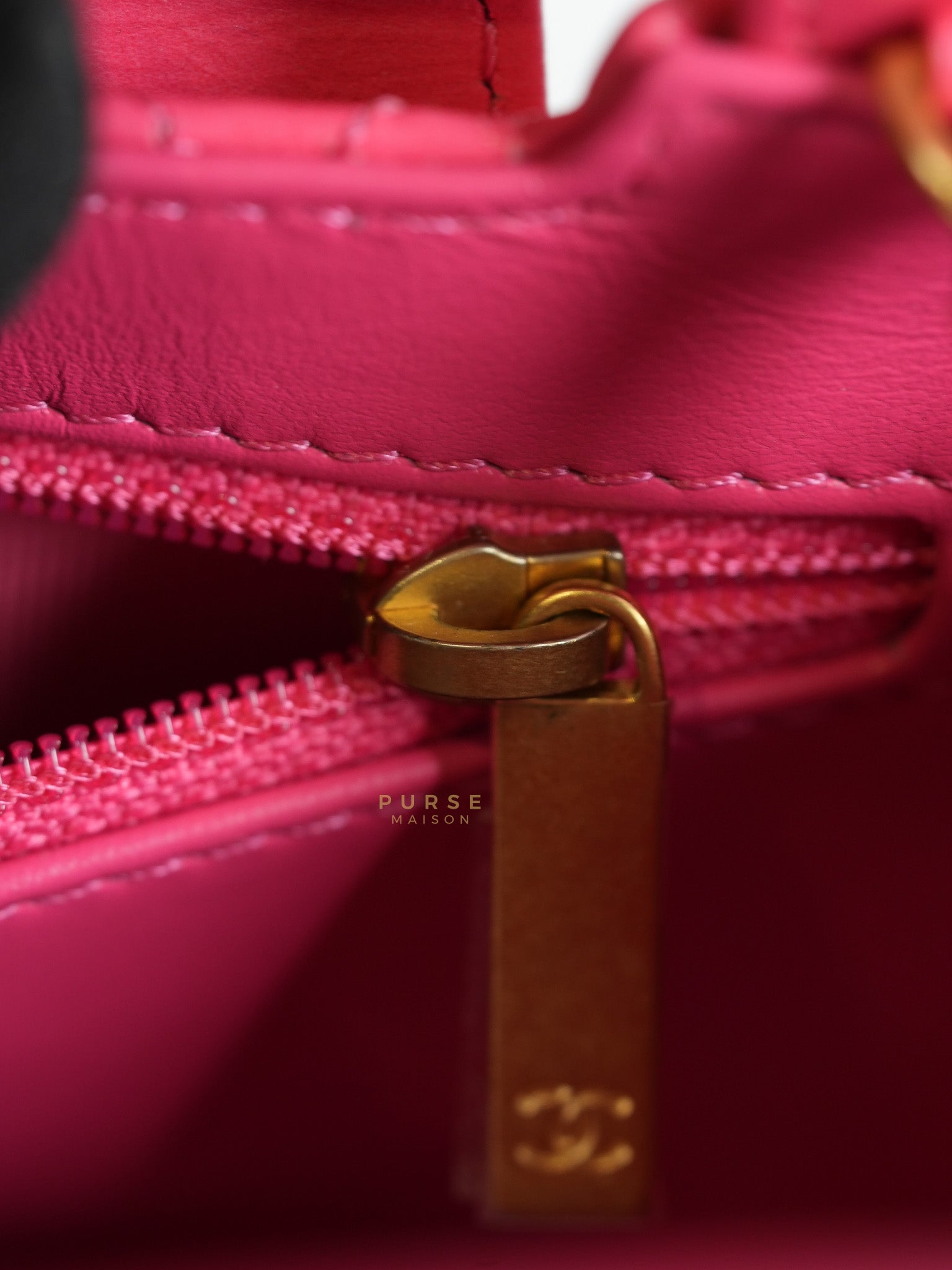 CC Kelly Small Fuchsia Shiny Calfskin Leather and Aged Gold Hardware (Microchip) | Purse Maison Luxury Bags Shop